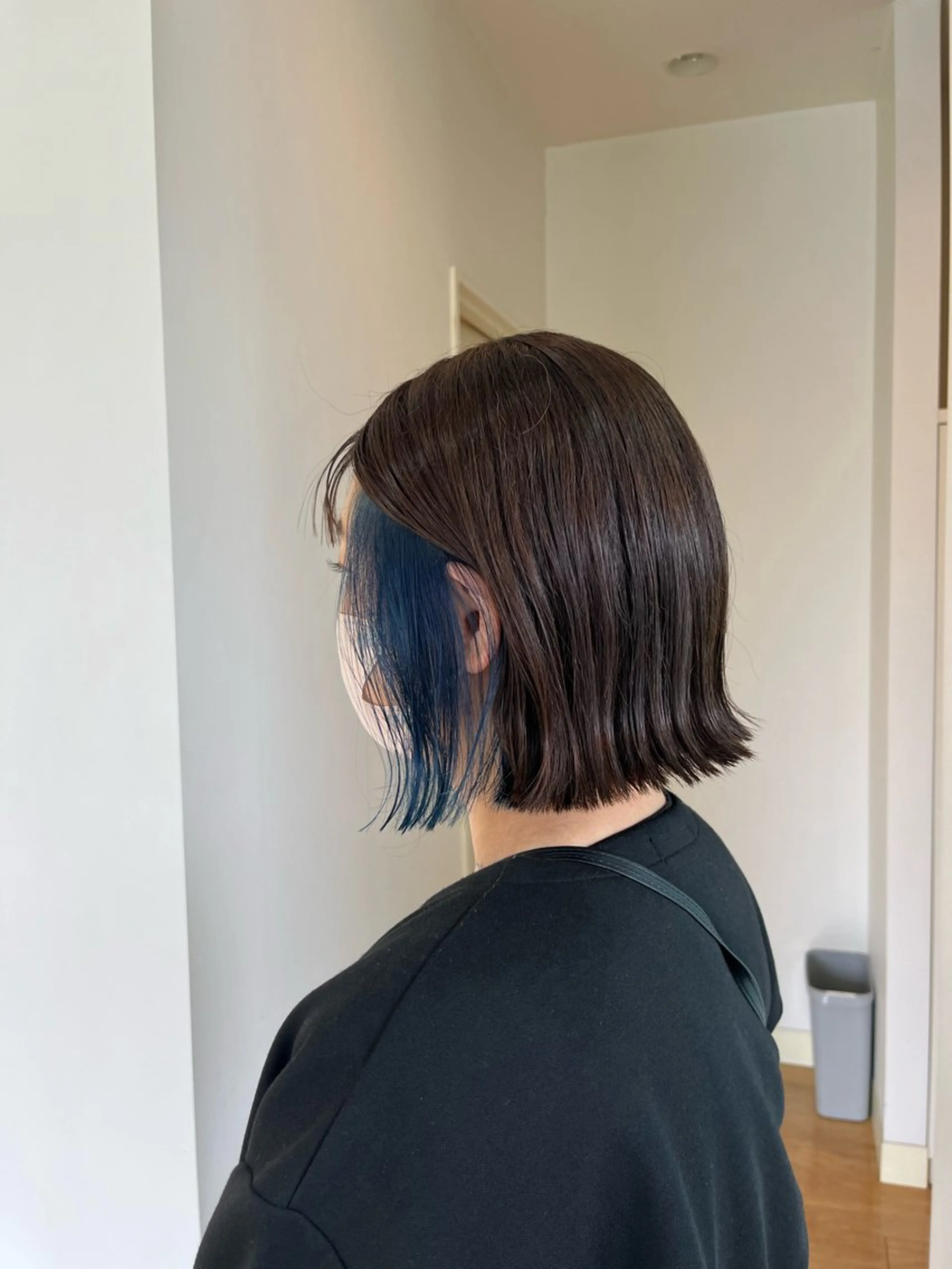 ショート カラー ブルーカラー イヤリングカラー カット ヘアカラー トリートメント 富永 美玖のヘアスタイル