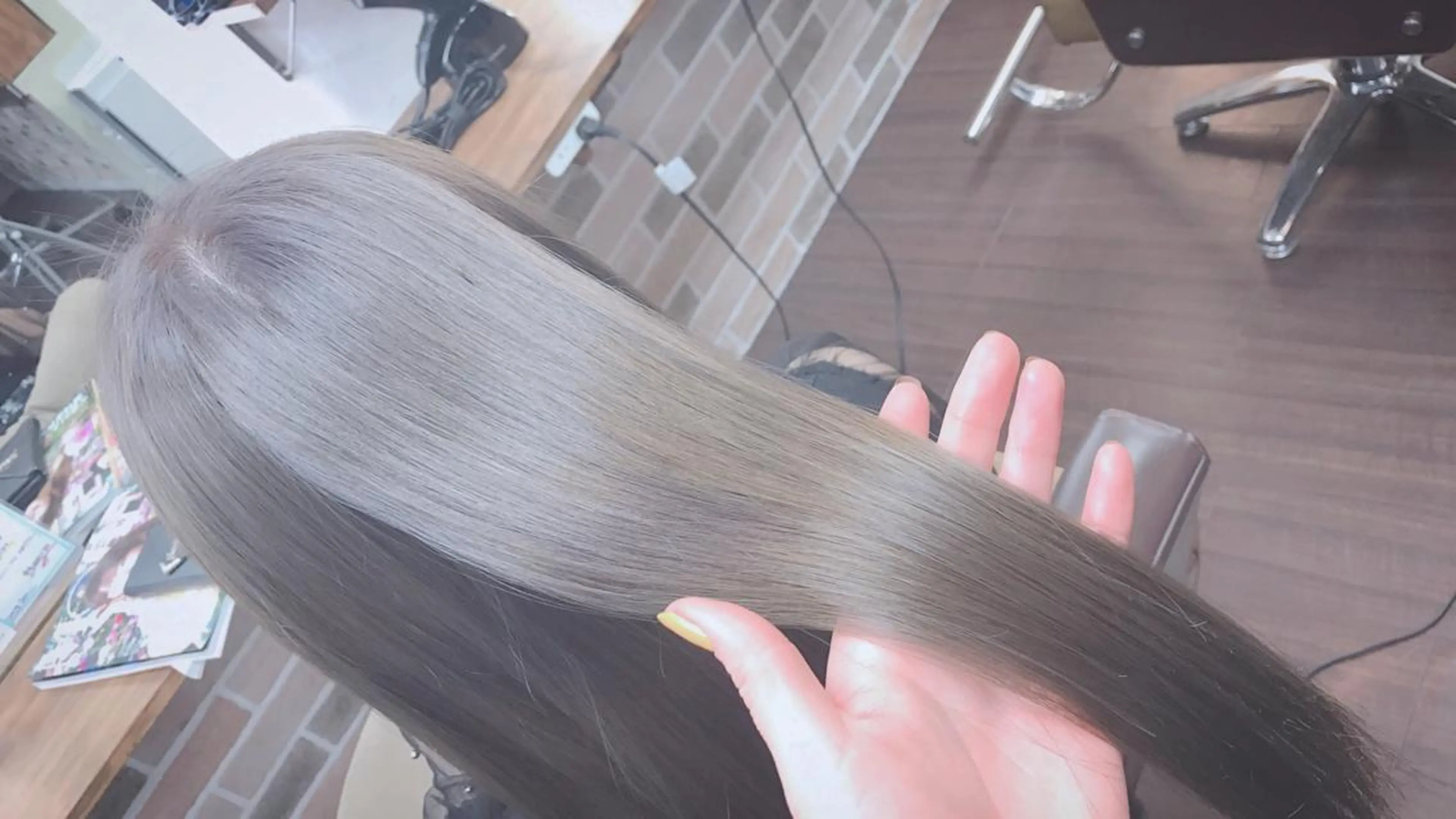 セミロング カラー アッシュ あべ 💆‍♀️🫧のヘアスタイル