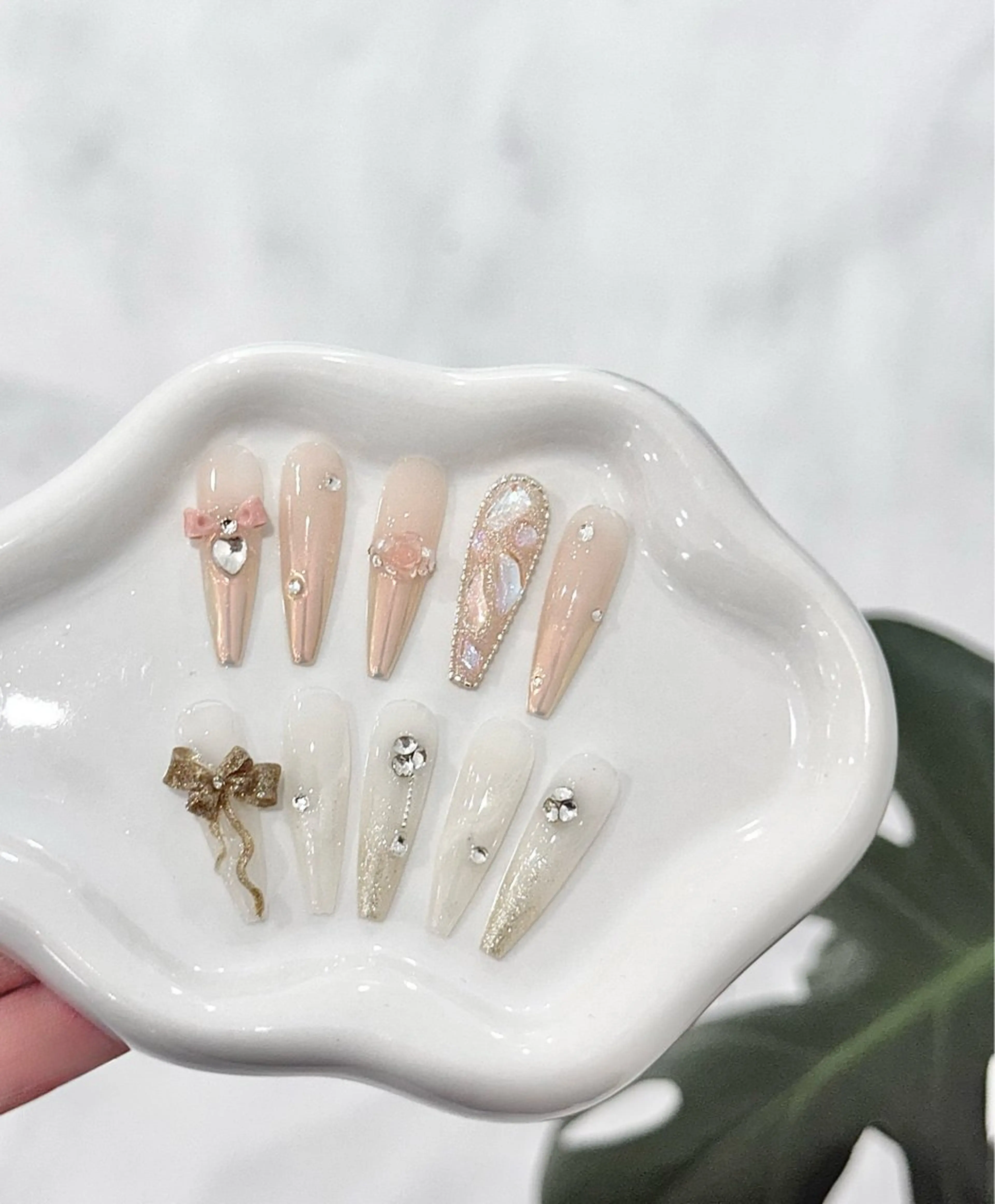 ネイル アートネイル チークネイル 氷ネイル・うるうるネイル 韓国ネイル マグネットネイル ハンドネイル NAILS168 新大久保店のネイルデザイン