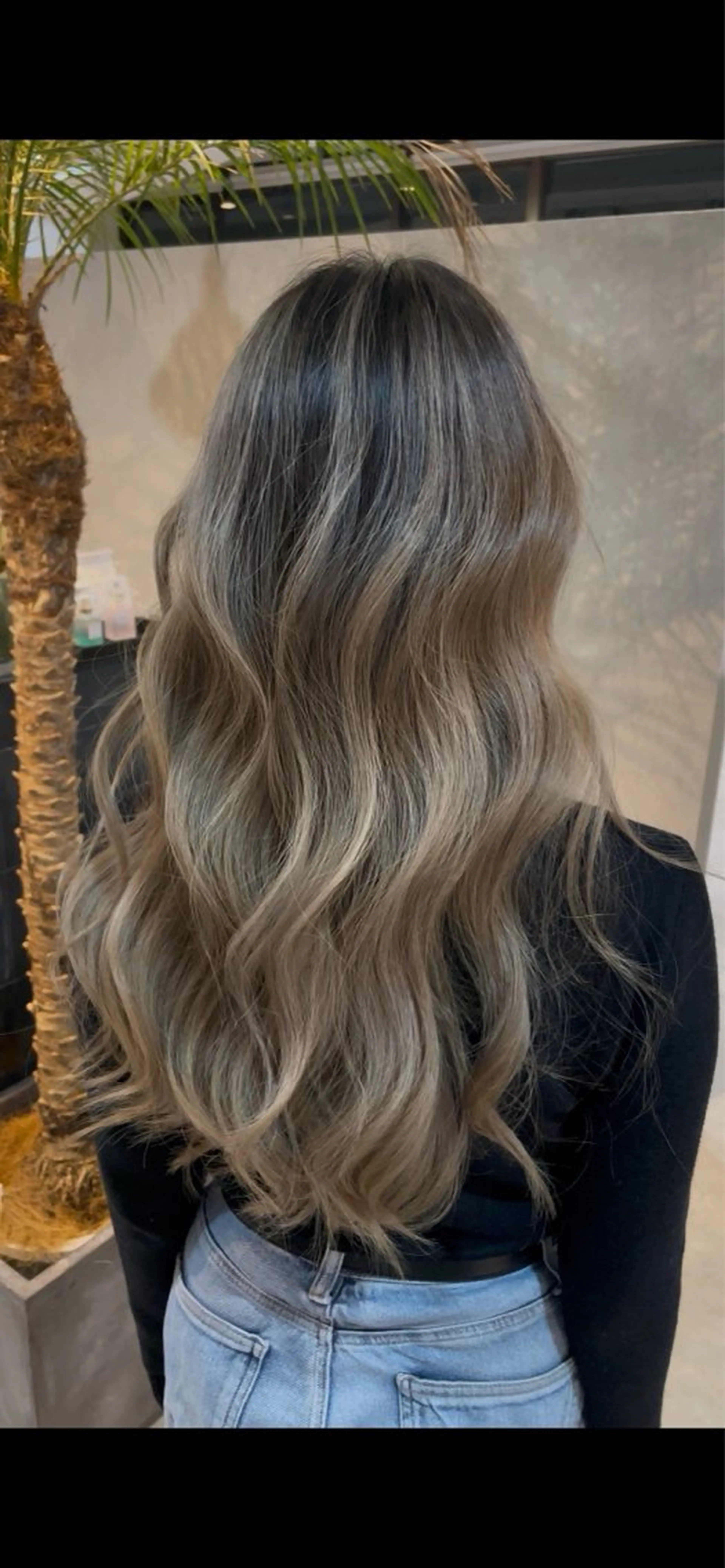 ロング レイヤーカット 木田哲平/ブロンド バレイヤージュのヘアスタイル