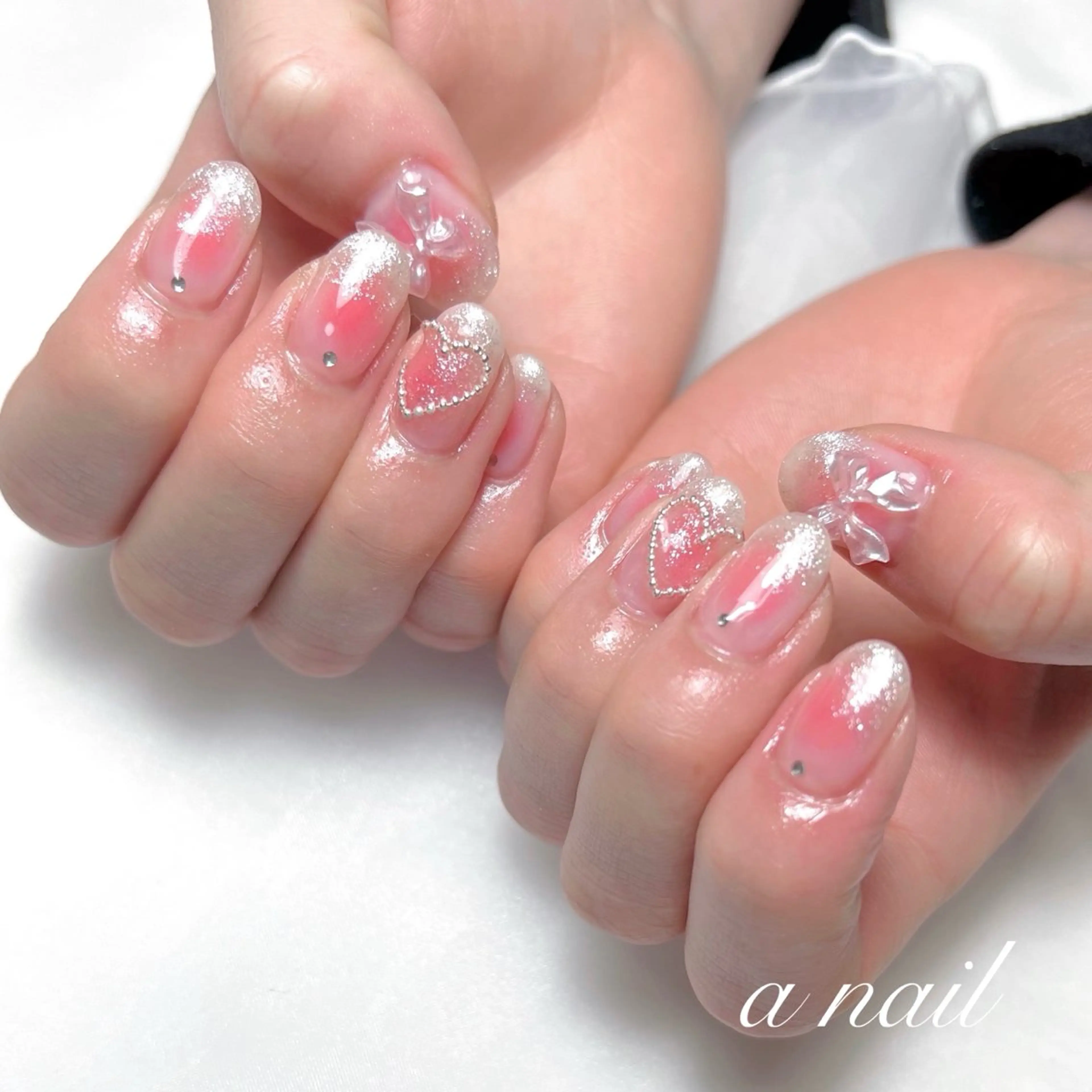 ネイル チークネイル ラメ(グリッター) 持ち込み ピンク リボン ハンドネイル Salon_ a.nailのネイルデザイン