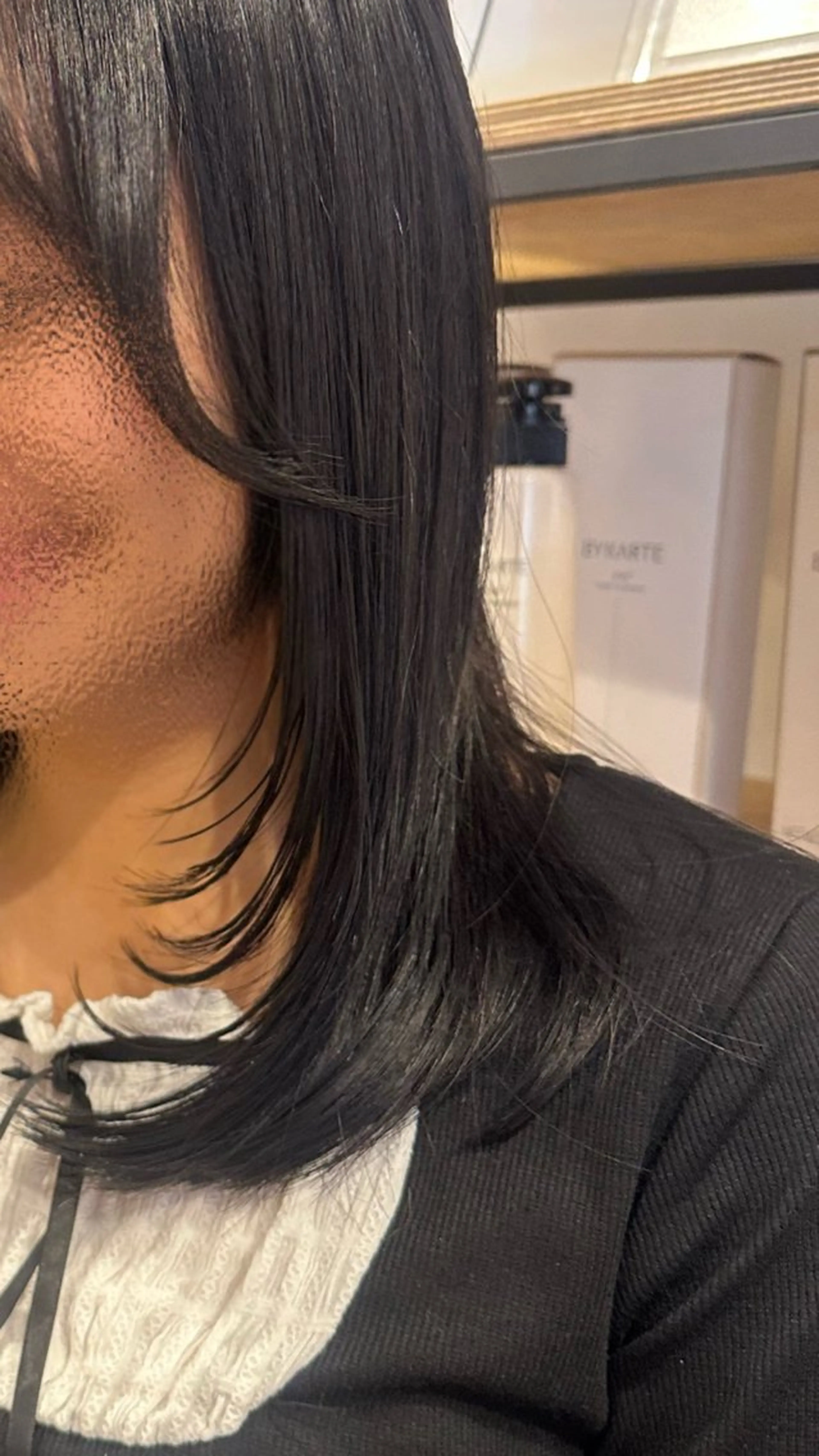 ミディアム レイヤーカット momo 札幌美容師のヘアスタイル