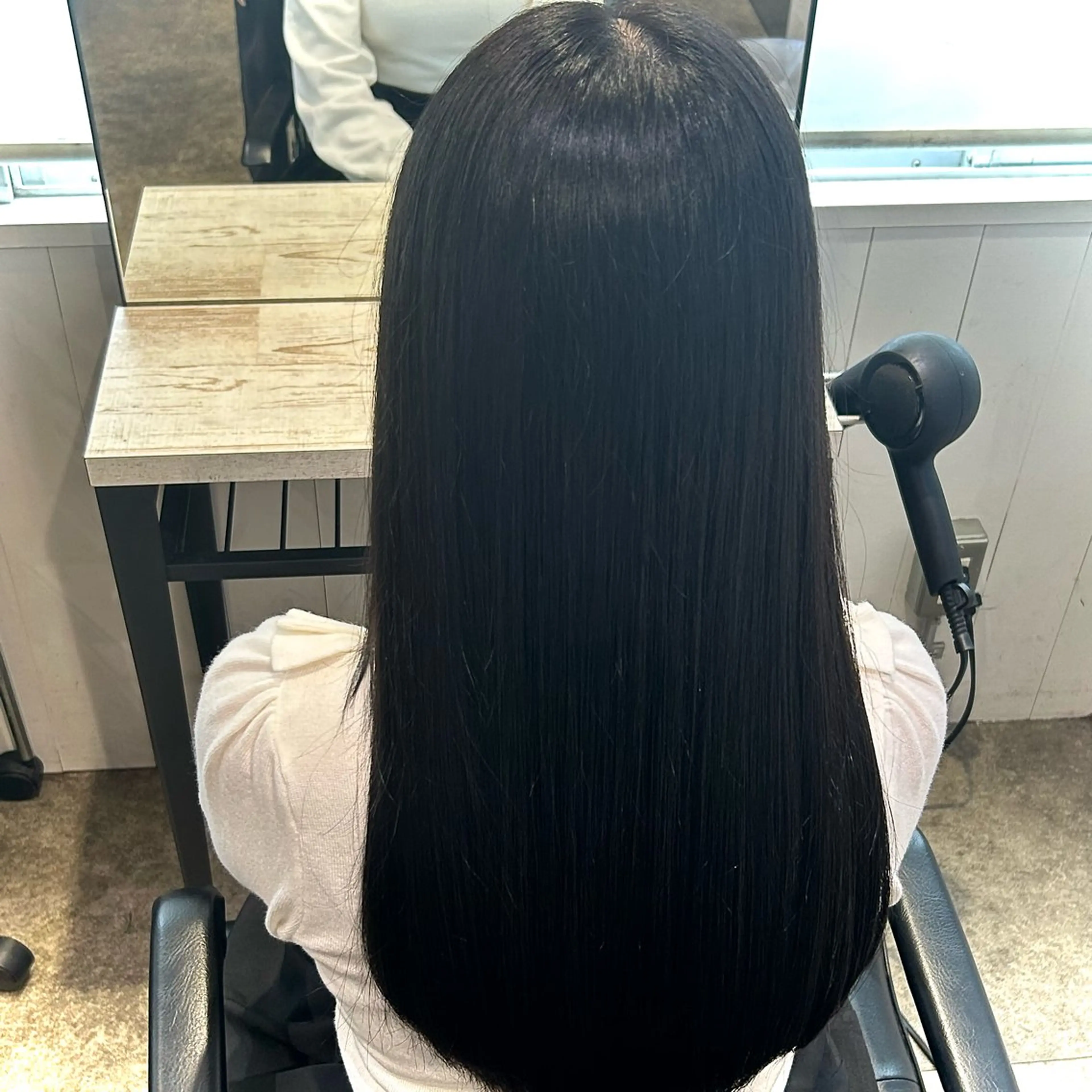 ロング うる艶カラー /縮毛矯正✨レオンのヘアスタイル
