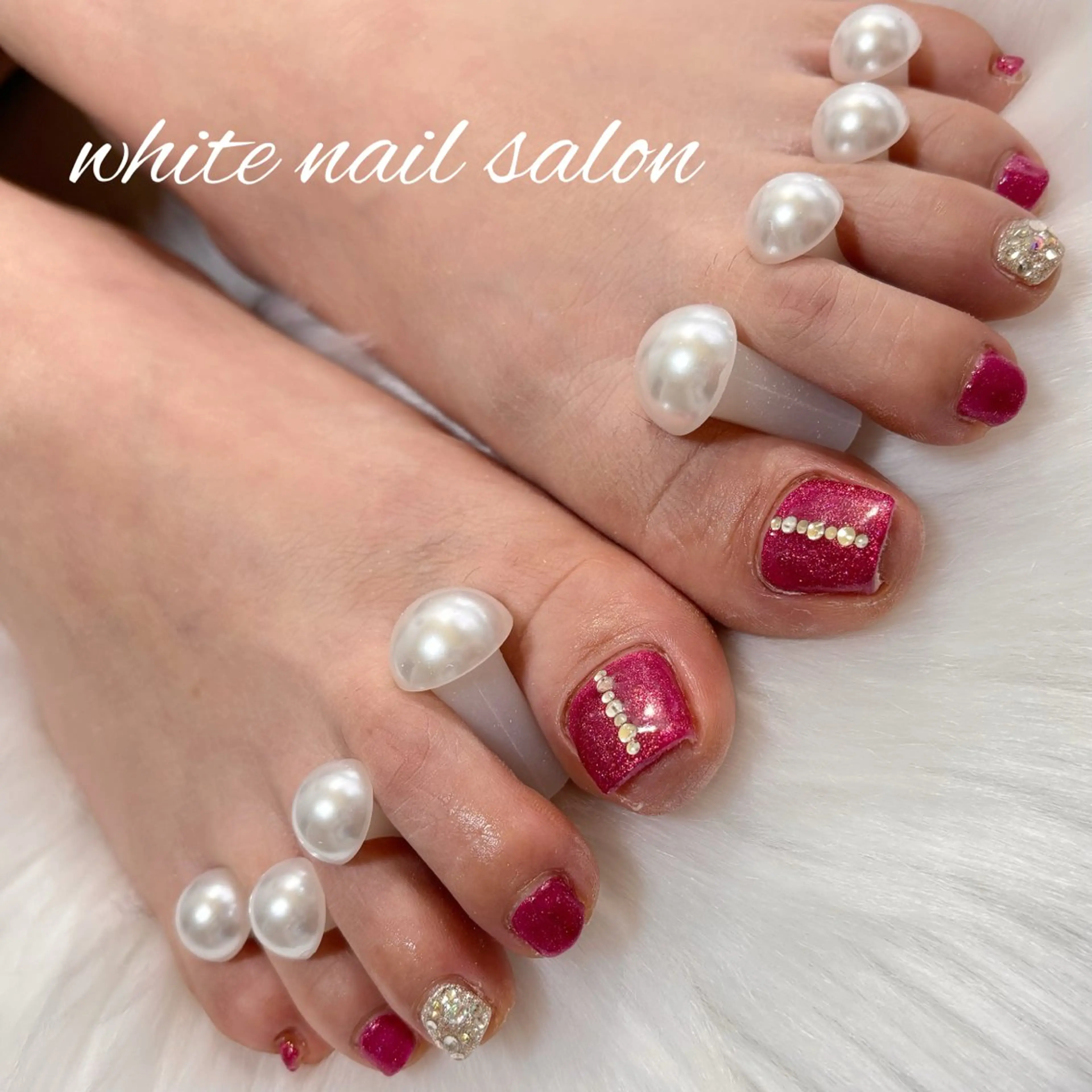ネイル フットネイル ラメ(グリッター) フットネイル white nail salonのネイルデザイン