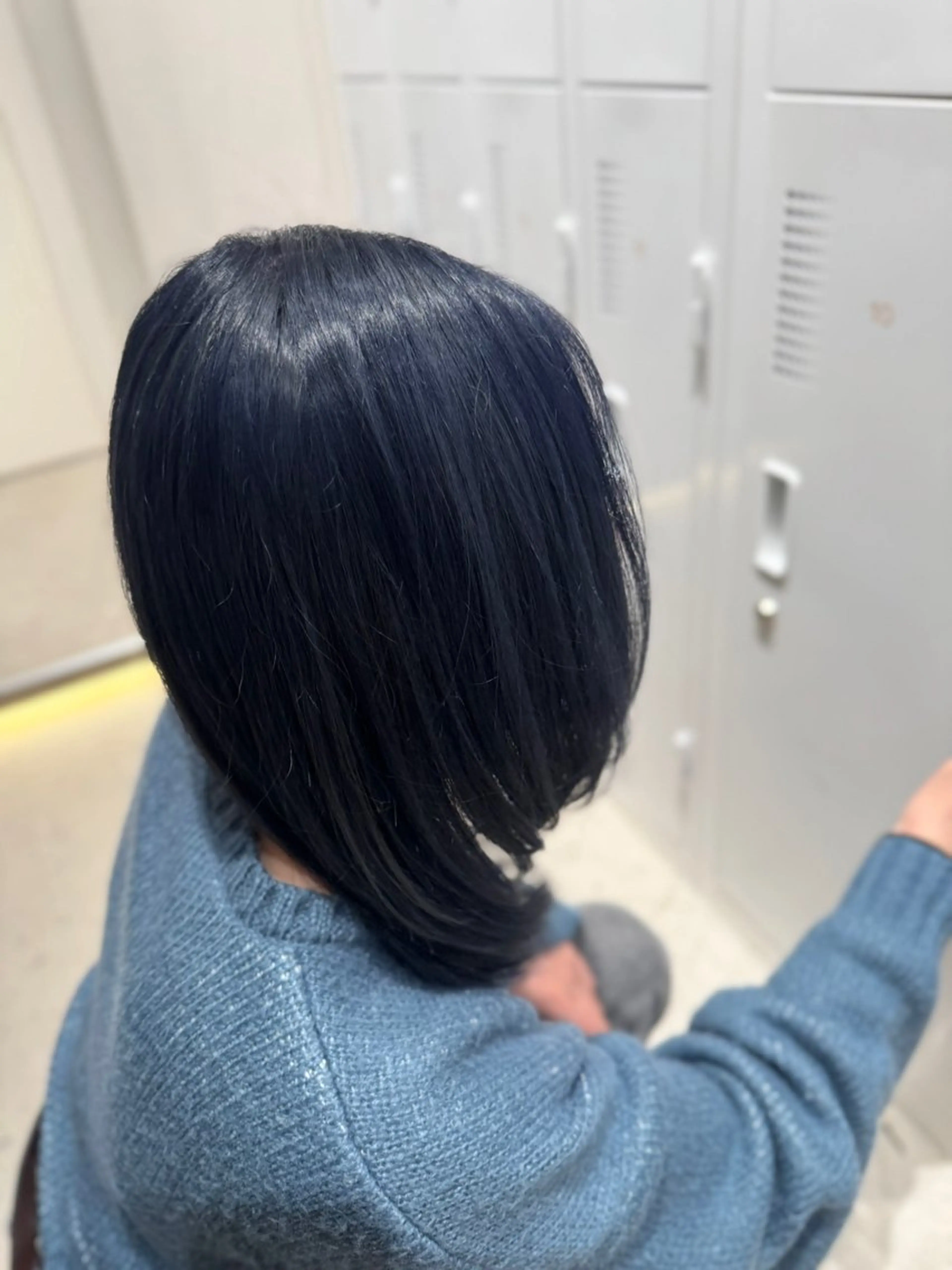 ミディアム カラー 黒髪 ブルーカラー ブルーブラック ネイビーカラー カット ヘアカラー ふくおか ななのヘアスタイル