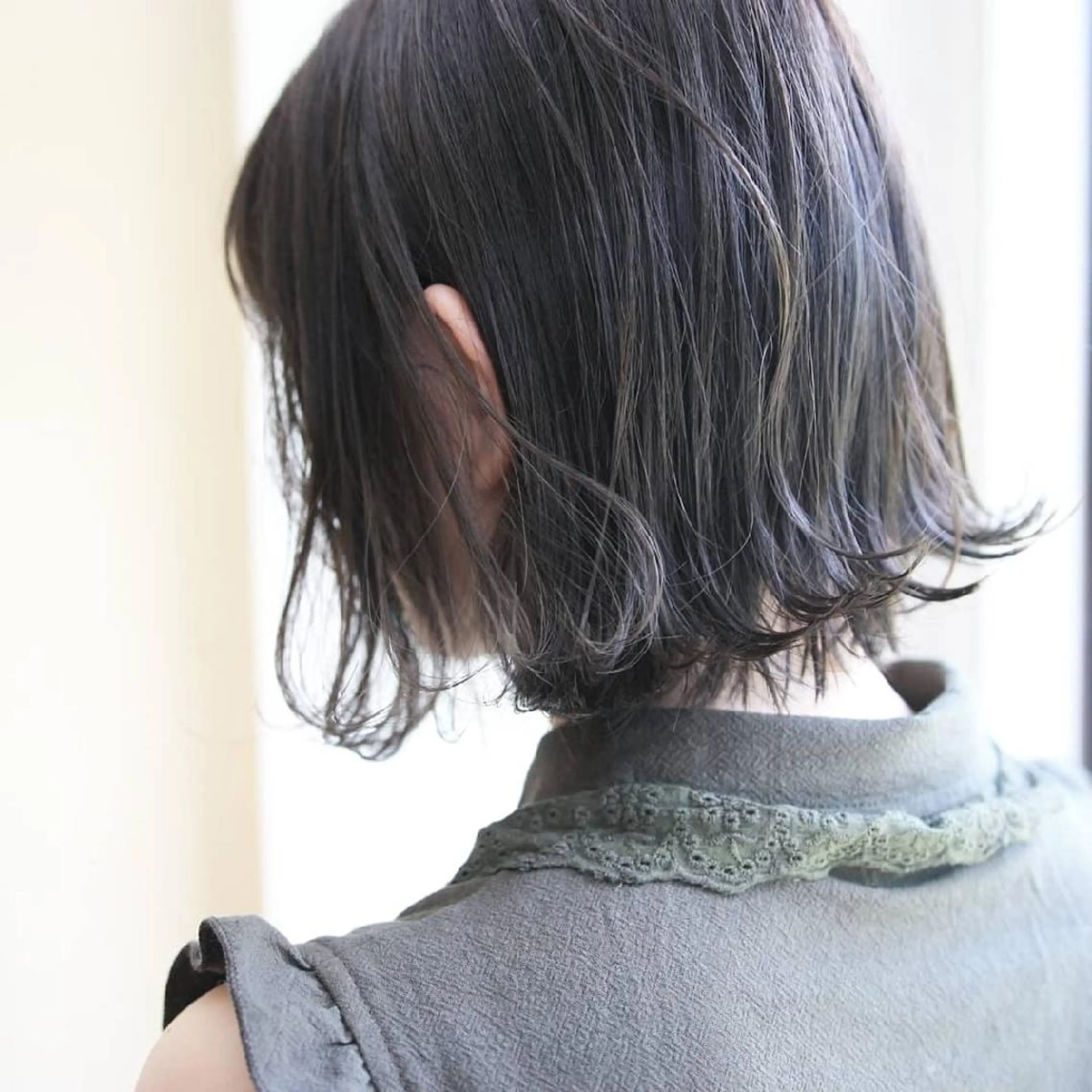 ショート カラー アディクシーカラー ブルーカラー ブルージュ ボブ 新生活応援★半額/ 25歳以下　“内間”のヘアスタイル