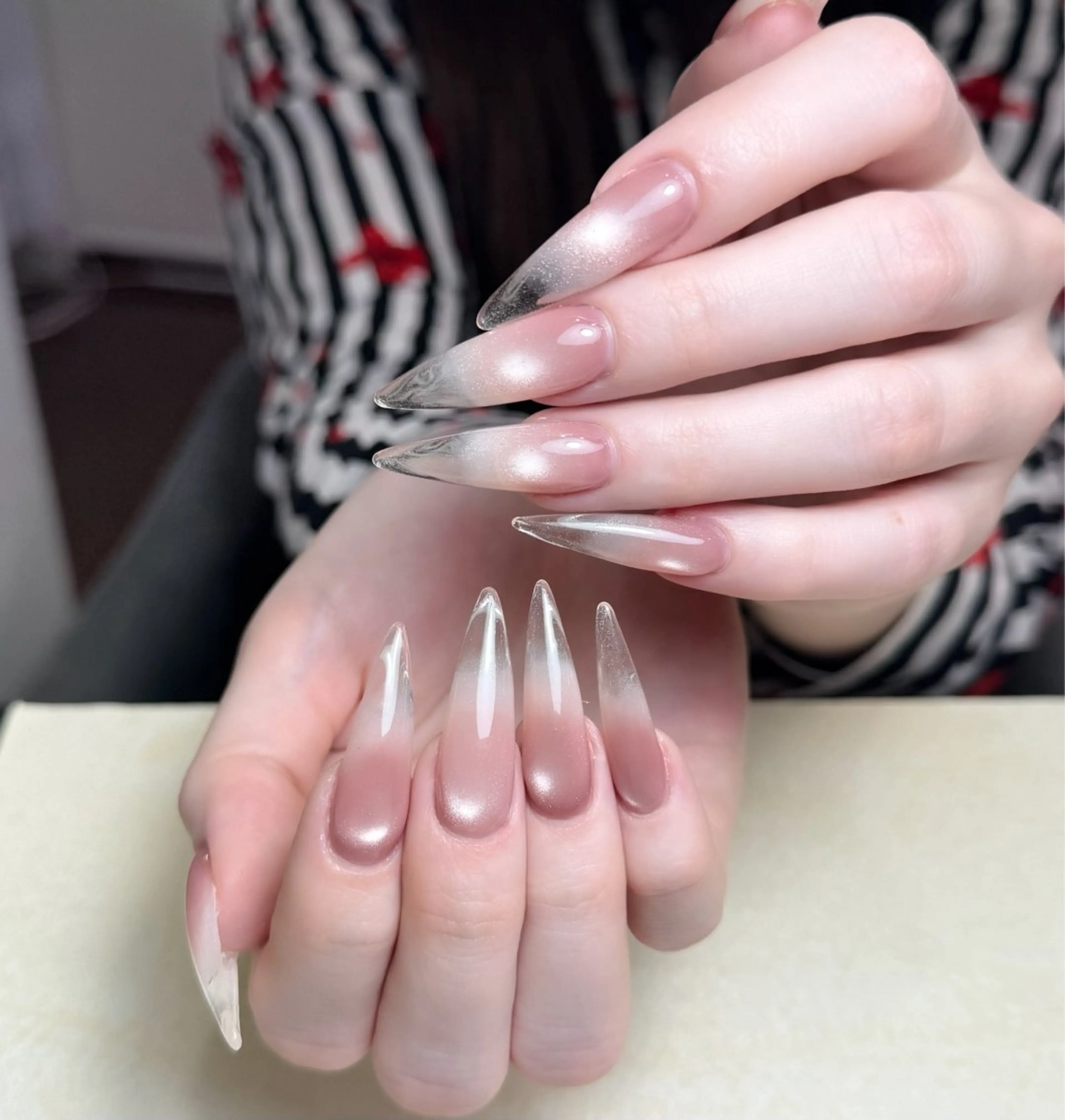 ネイル オーロラネイル 長さ出し フットネイル フレンチネイル ジェルネイル ハンドネイル 中野駅から2分 MEO NAILのネイルデザイン