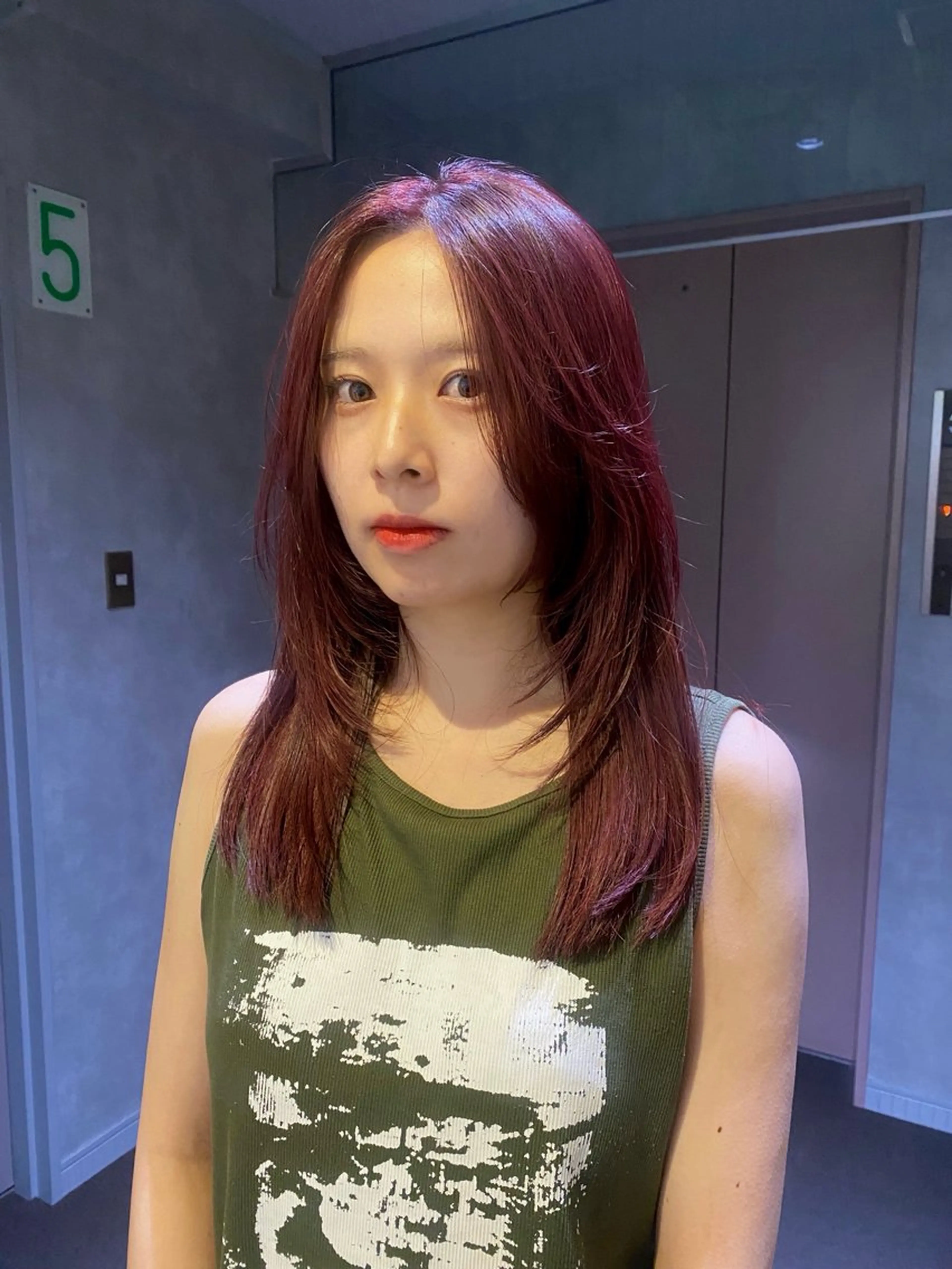 ロング カット ヘアカラー いとう ほのかのヘアスタイル