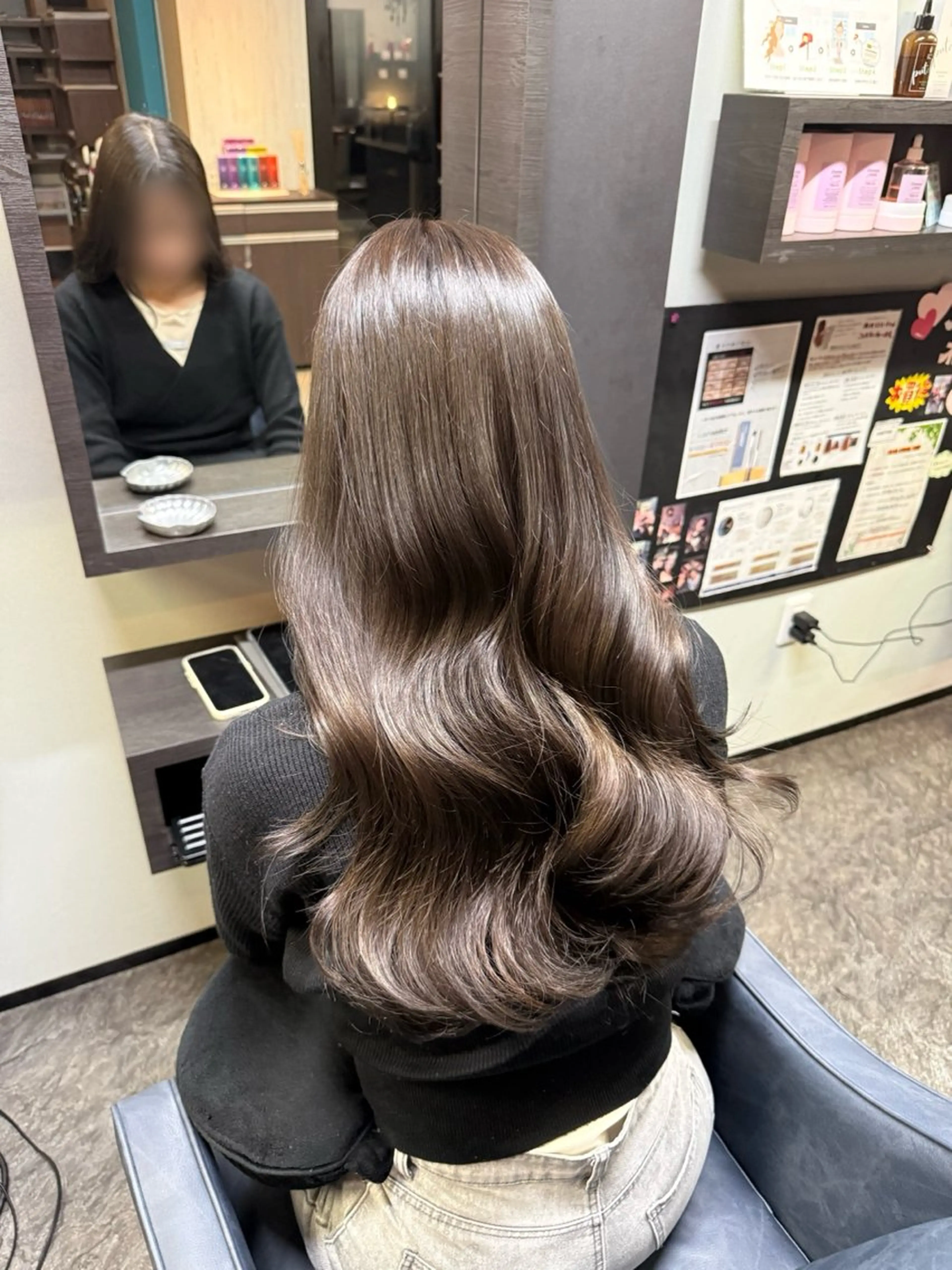 ロング ヘアカラー 奴賀 詩のヘアスタイル