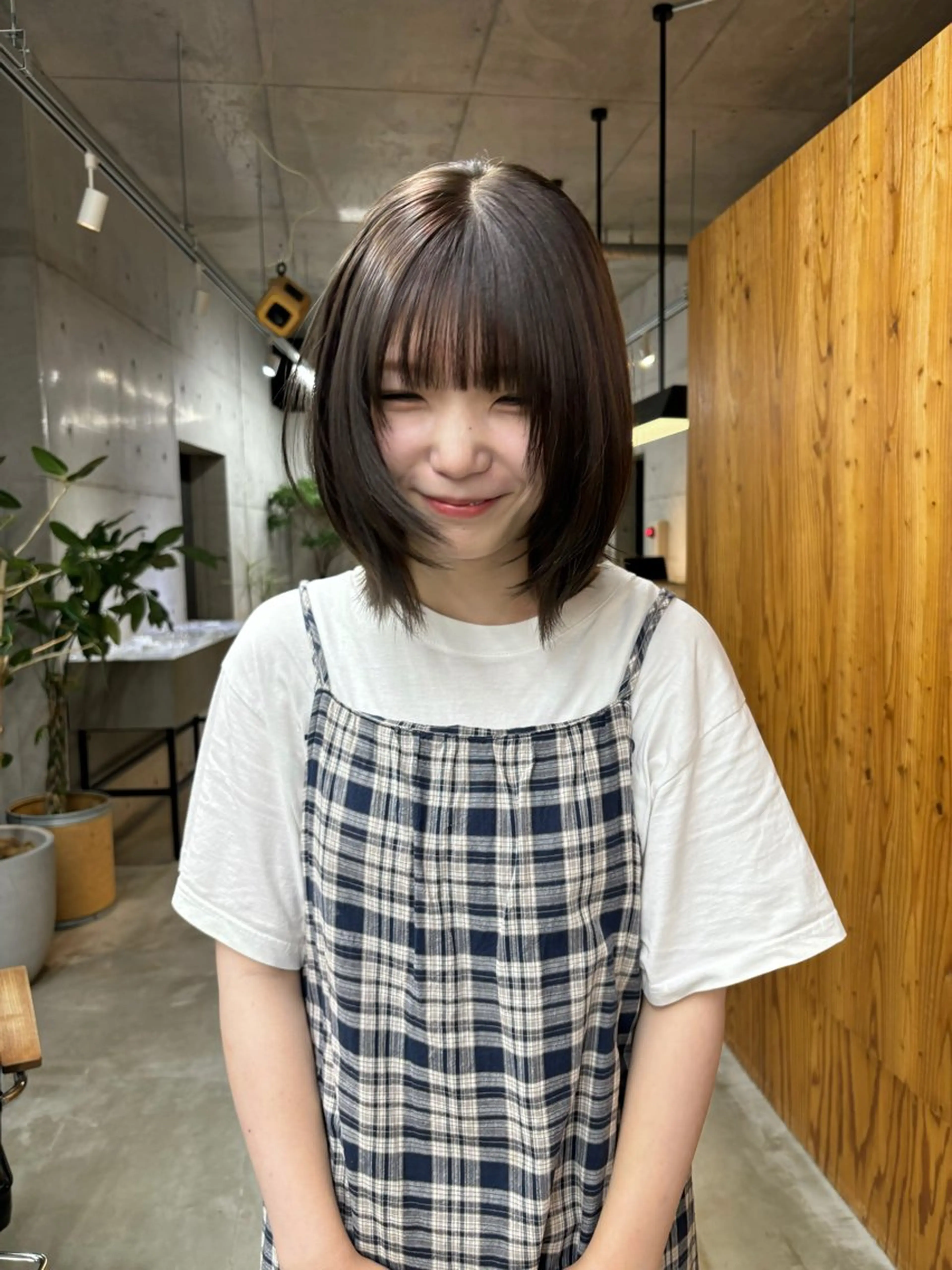 ミディアム カット ヘアカラー トリートメント 葉 /レイヤーカットのヘアスタイル