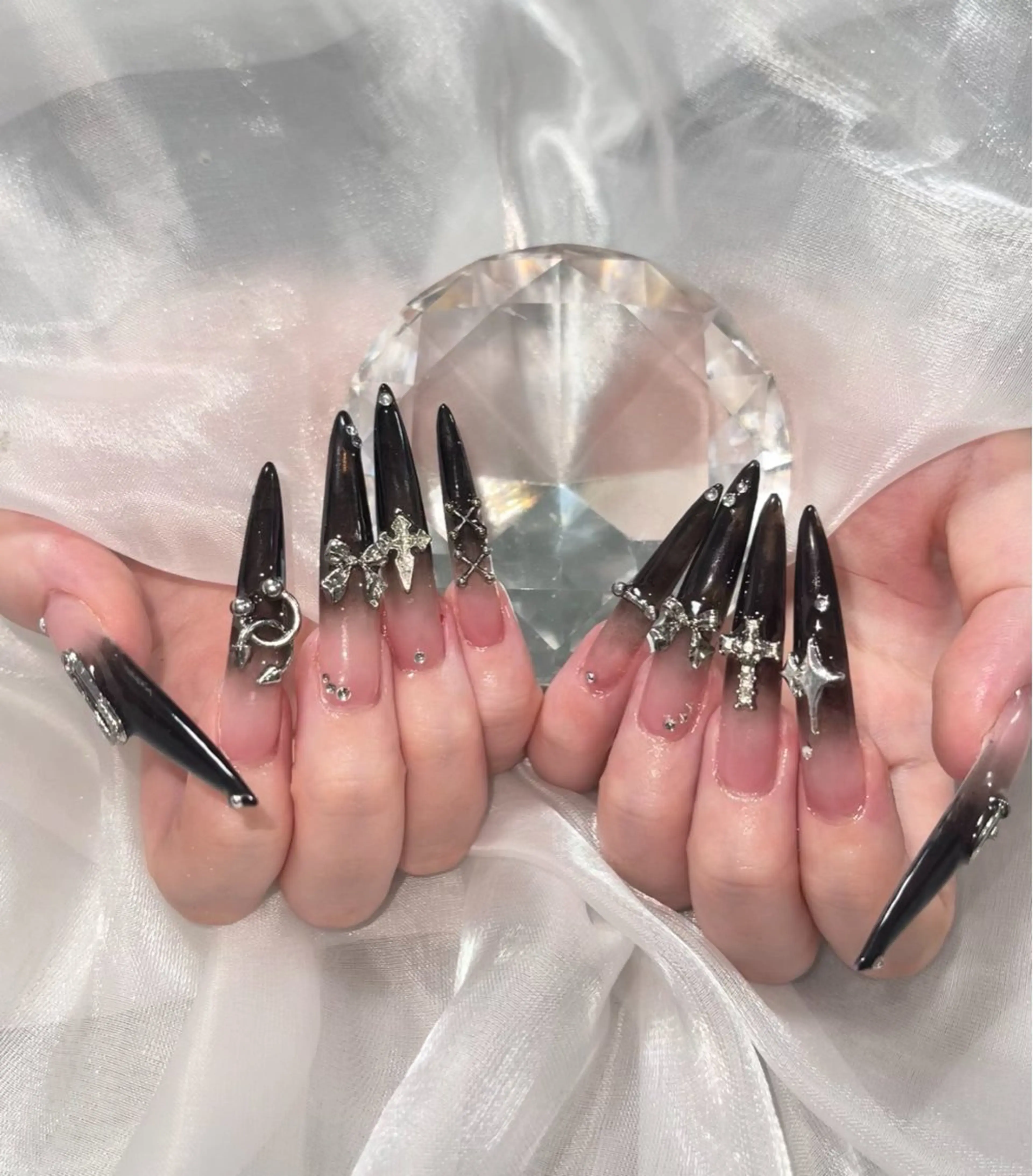 ネイル オーロラネイル クリアネイル 成人式 フラッシュネイル ジェルネイル ハンドネイル Amee Nail Salonのネイルデザイン