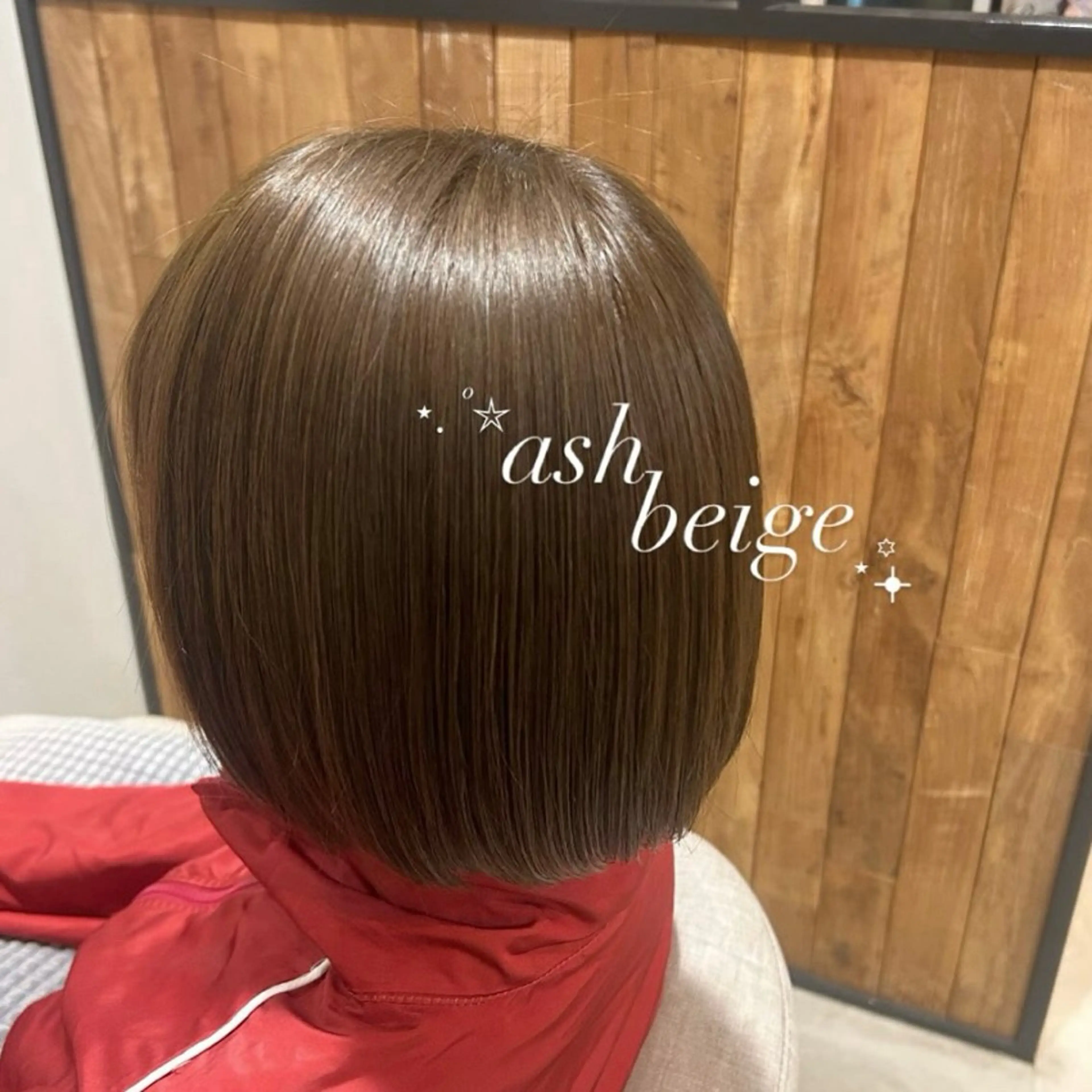 ショート カラー アッシュ ベージュカラー ブリーチ 透明感カラー ブリーチなしカラー 𝑴𝒊𝒐/艶 カラー/募集中🌸のヘアスタイル