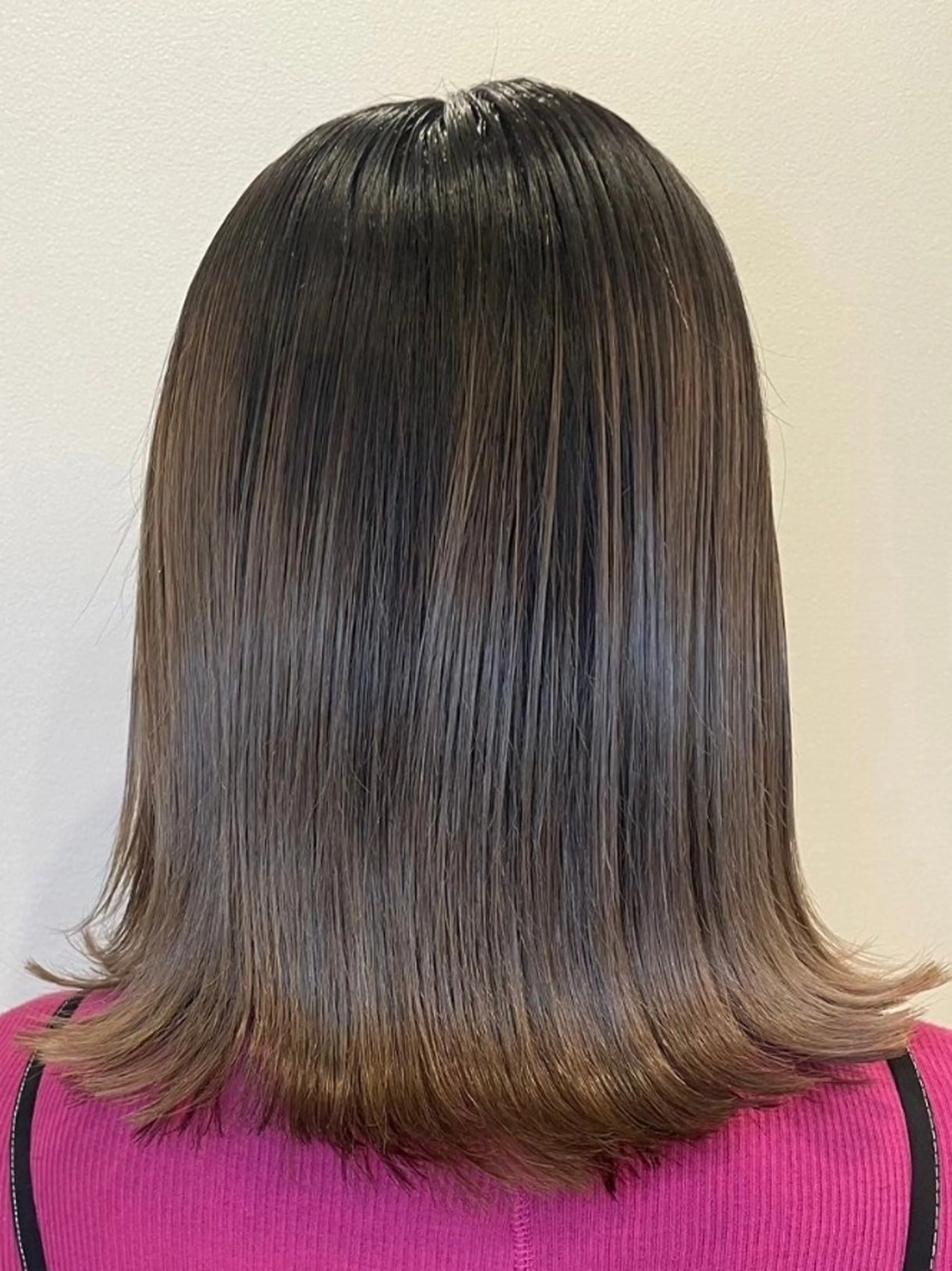 カラー セミロング CHI KAのヘアスタイル