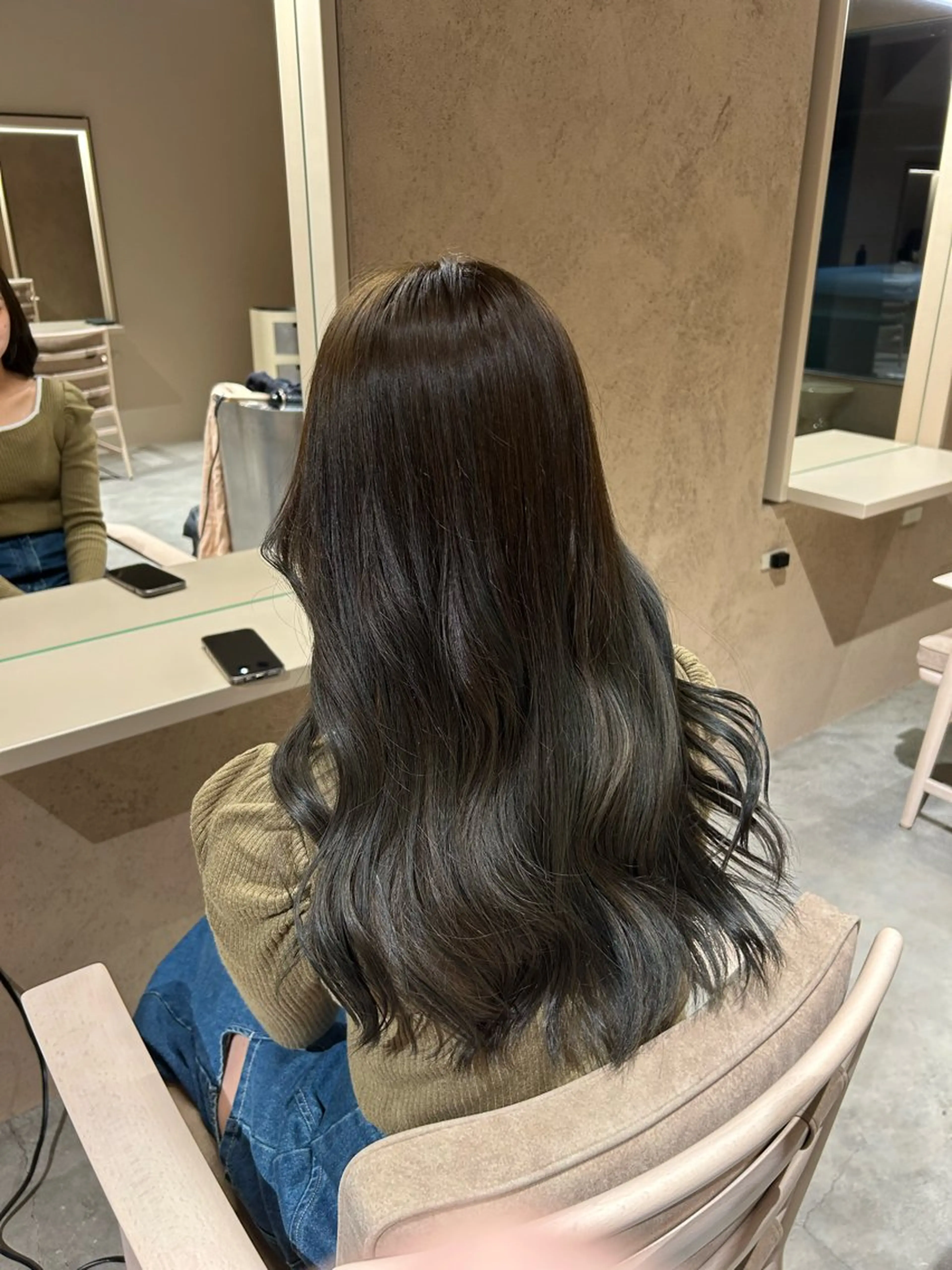 カラー アベ コハルのヘアスタイル