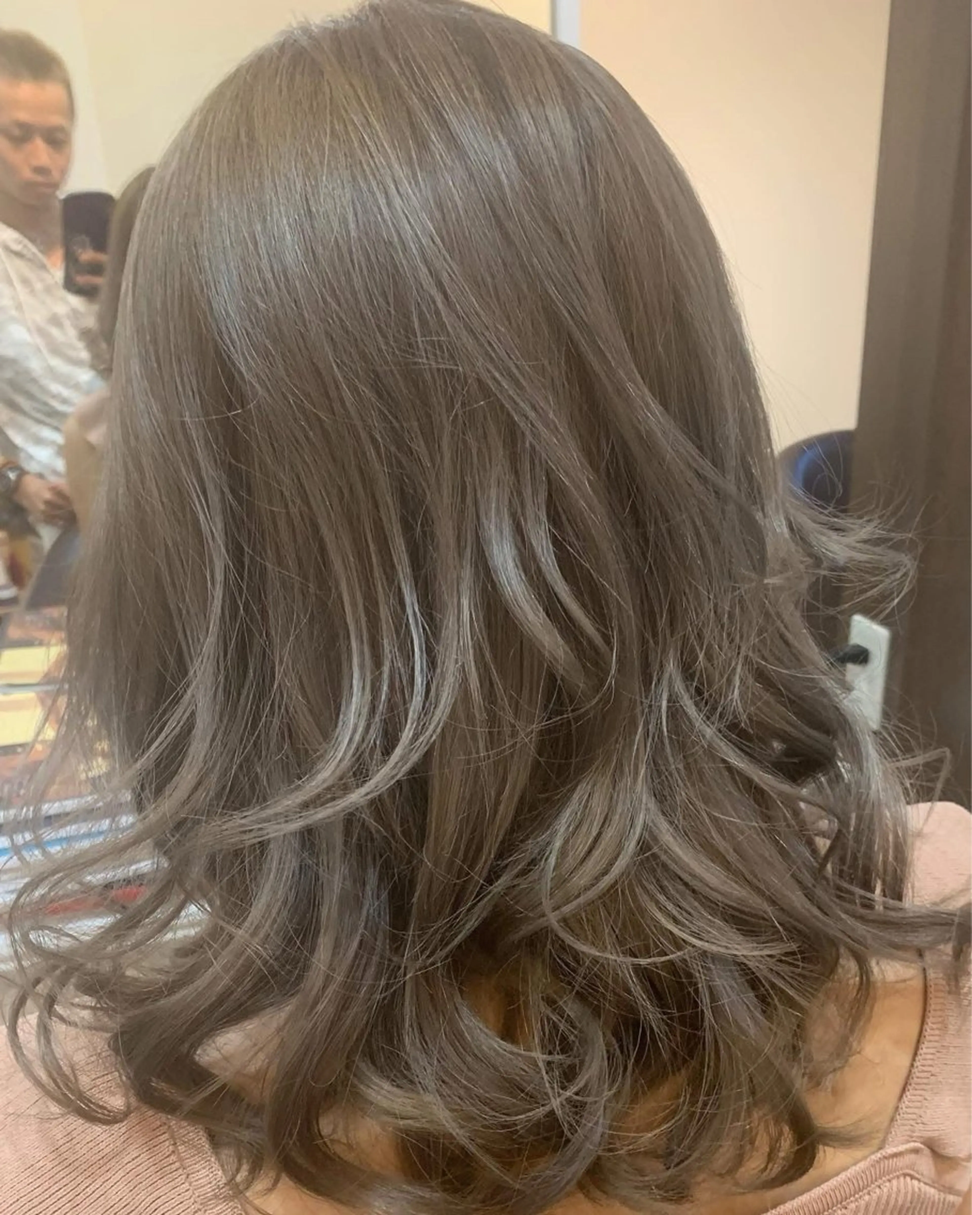 セミロング カラー グレージュ 大政源氏🌈✨ Genjiのヘアスタイル