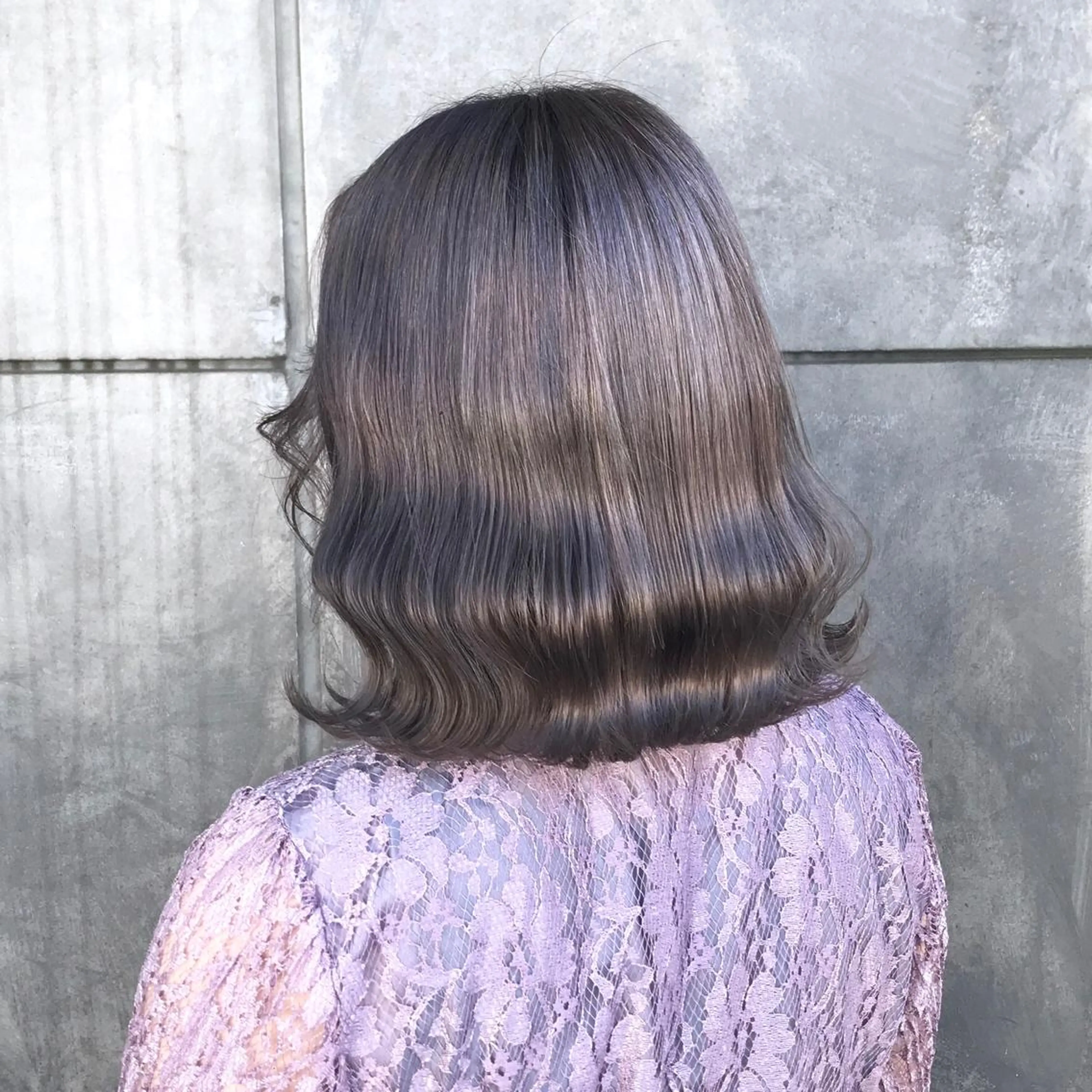 ミディアム カラー アッシュ アッシュグレー アッシュグレージュ ブリーチ グレージュ K-POP好き美容師 🇰🇷Kai.Yのヘアスタイル