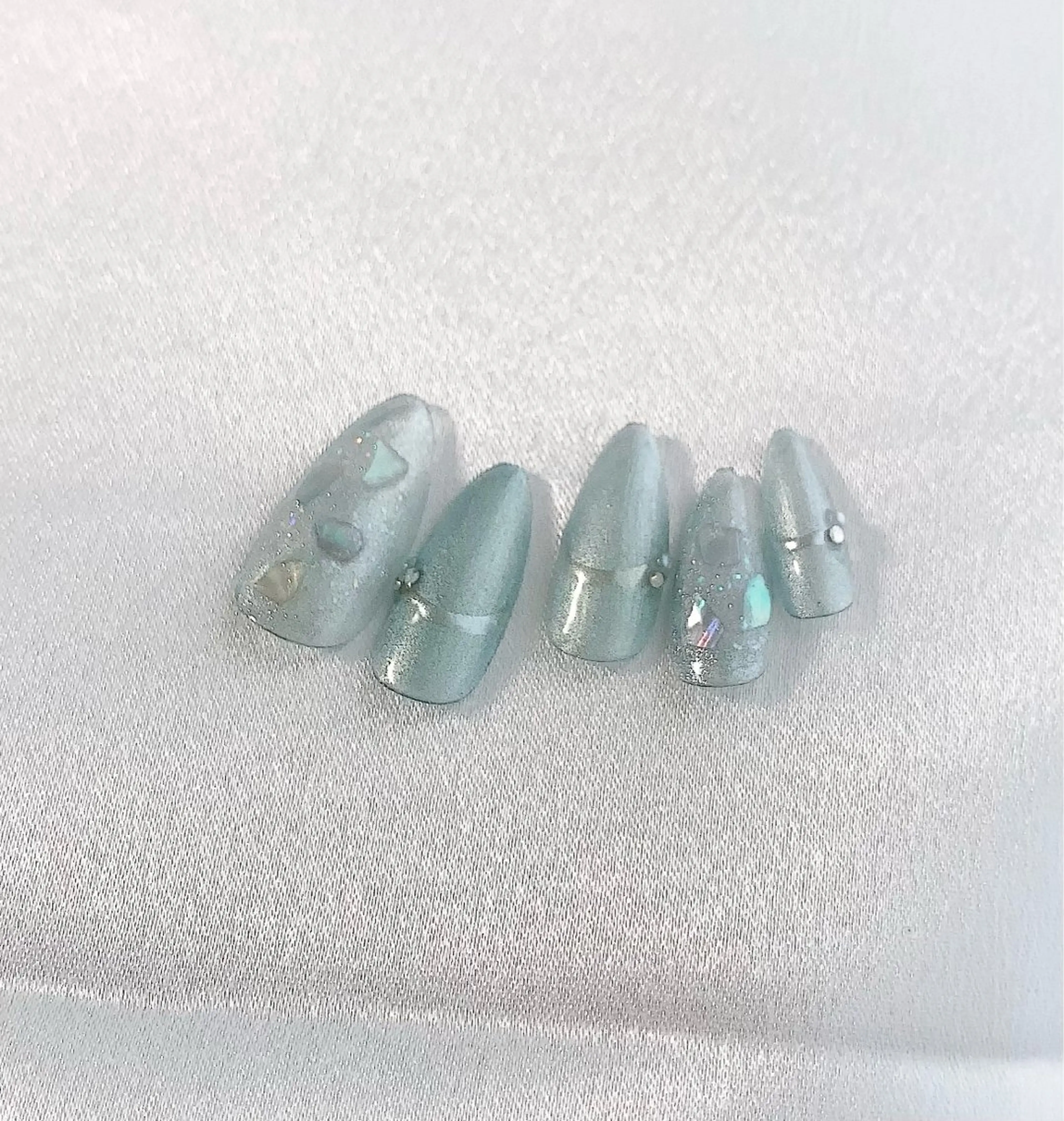 ネイル ブルー グリーン キラキラネイル マグネットネイル nail lumièreのネイルデザイン