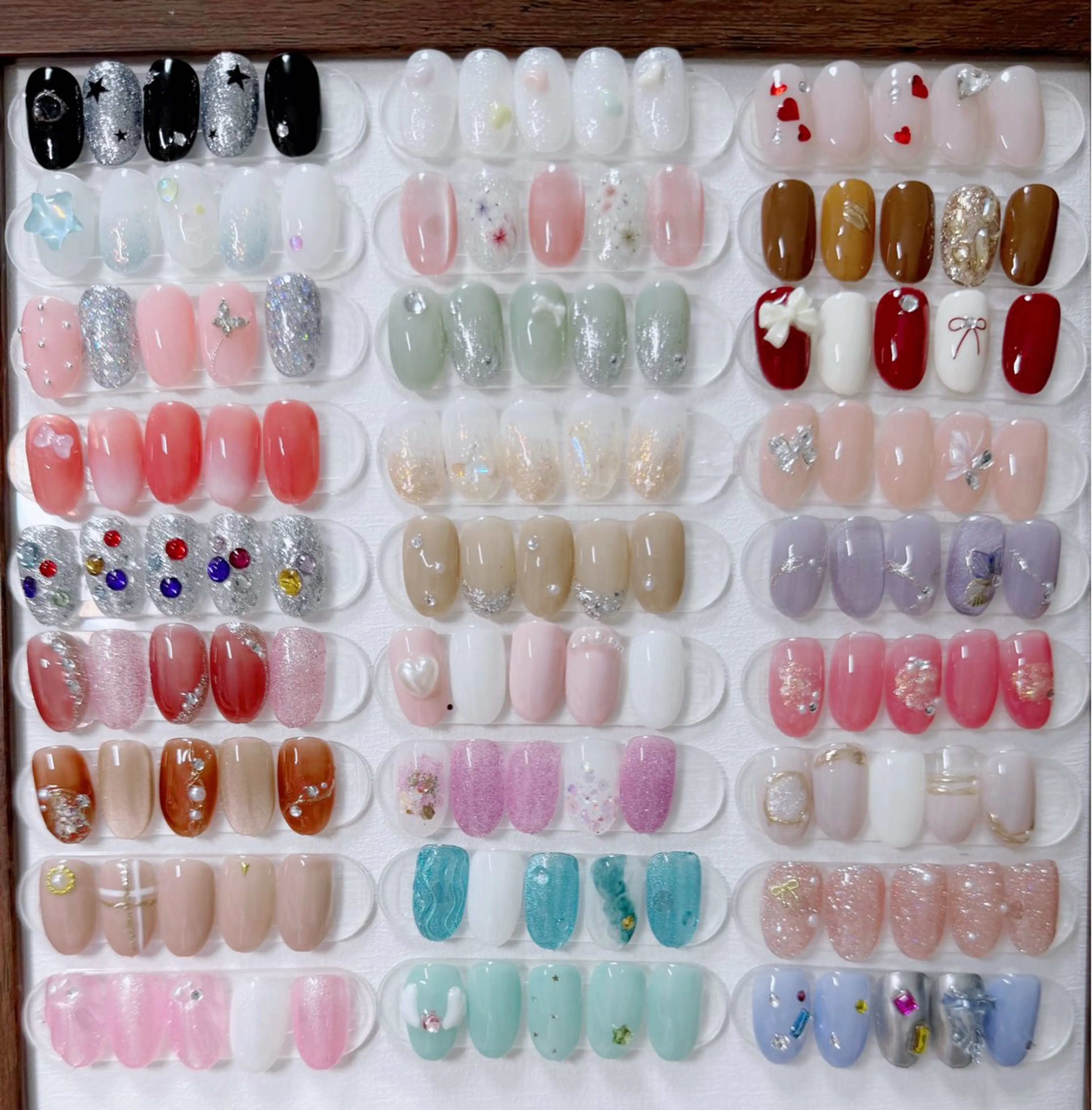 ネイル アートネイル チークネイル 長さ出し フラッシュネイル キラキラネイル ハンドネイル ハンドケア For you. Nail Salonのネイルデザイン