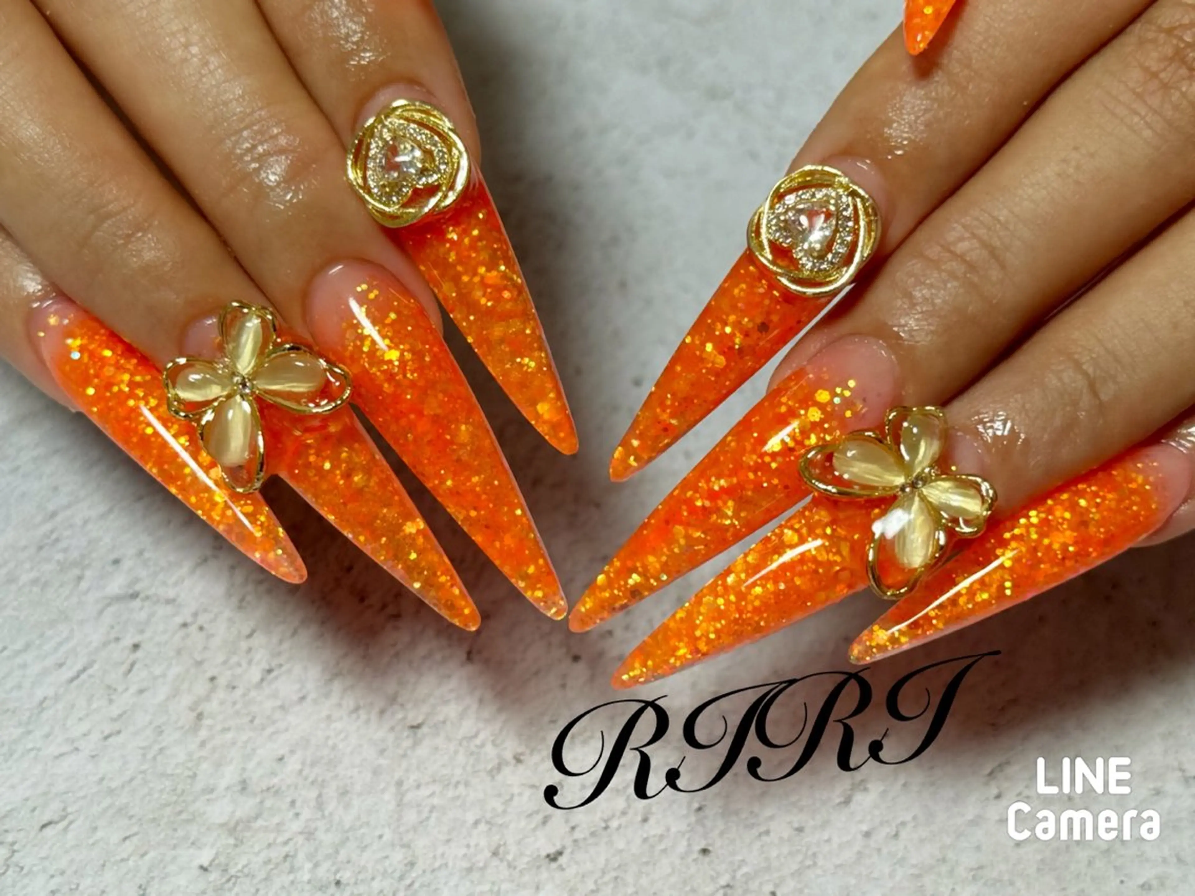 ネイル ジェルネイル グラデーション ラメ(グリッター) ラメグラデーション ロングネイル ハンドネイル riri オーナーのネイルデザイン