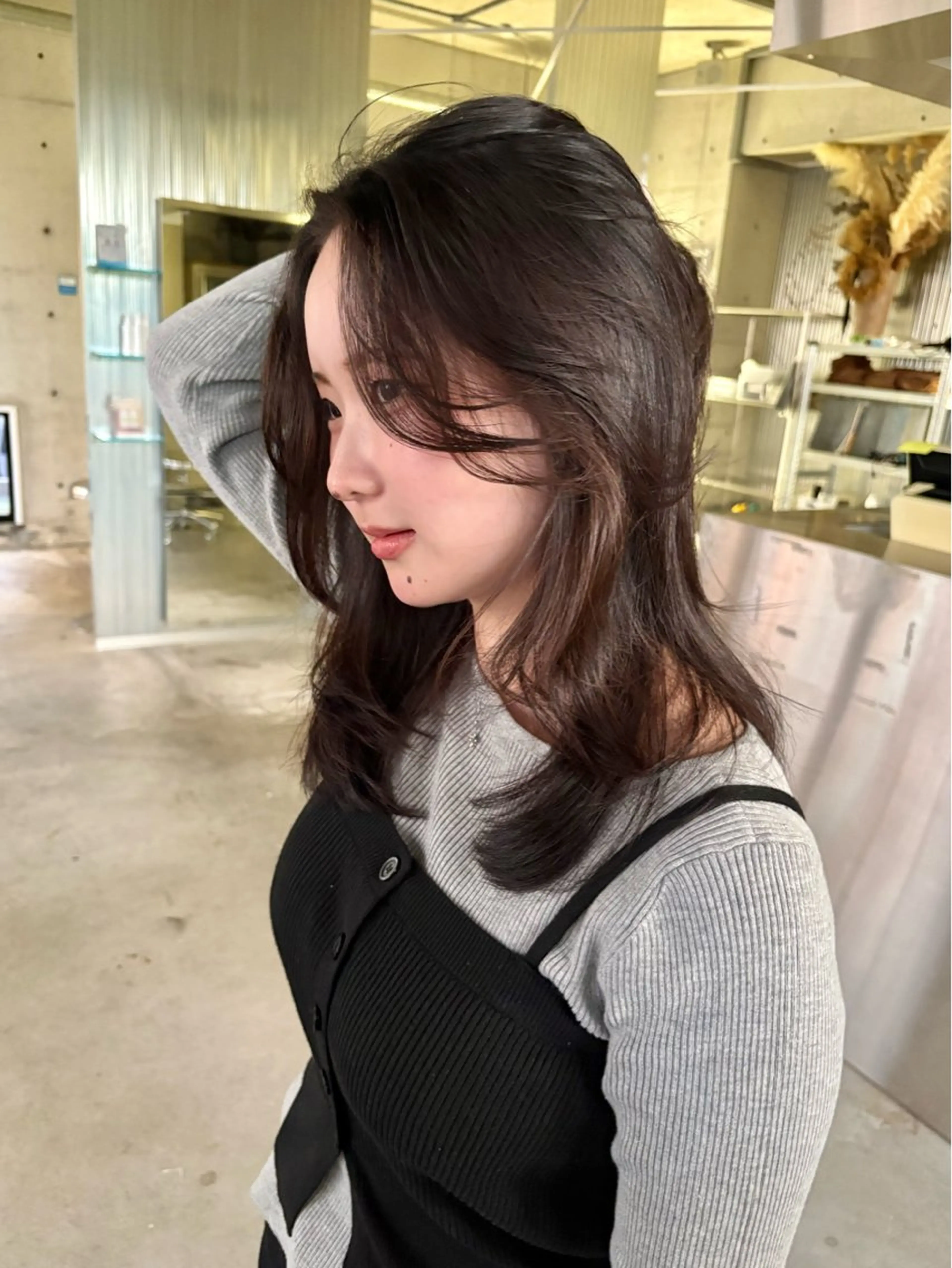 ミディアム カラー 透明感カラー レイヤーカット カット ヘアカラー LOMARLIE / 𝐂𝐇𝐈𝐊𝐀のヘアスタイル