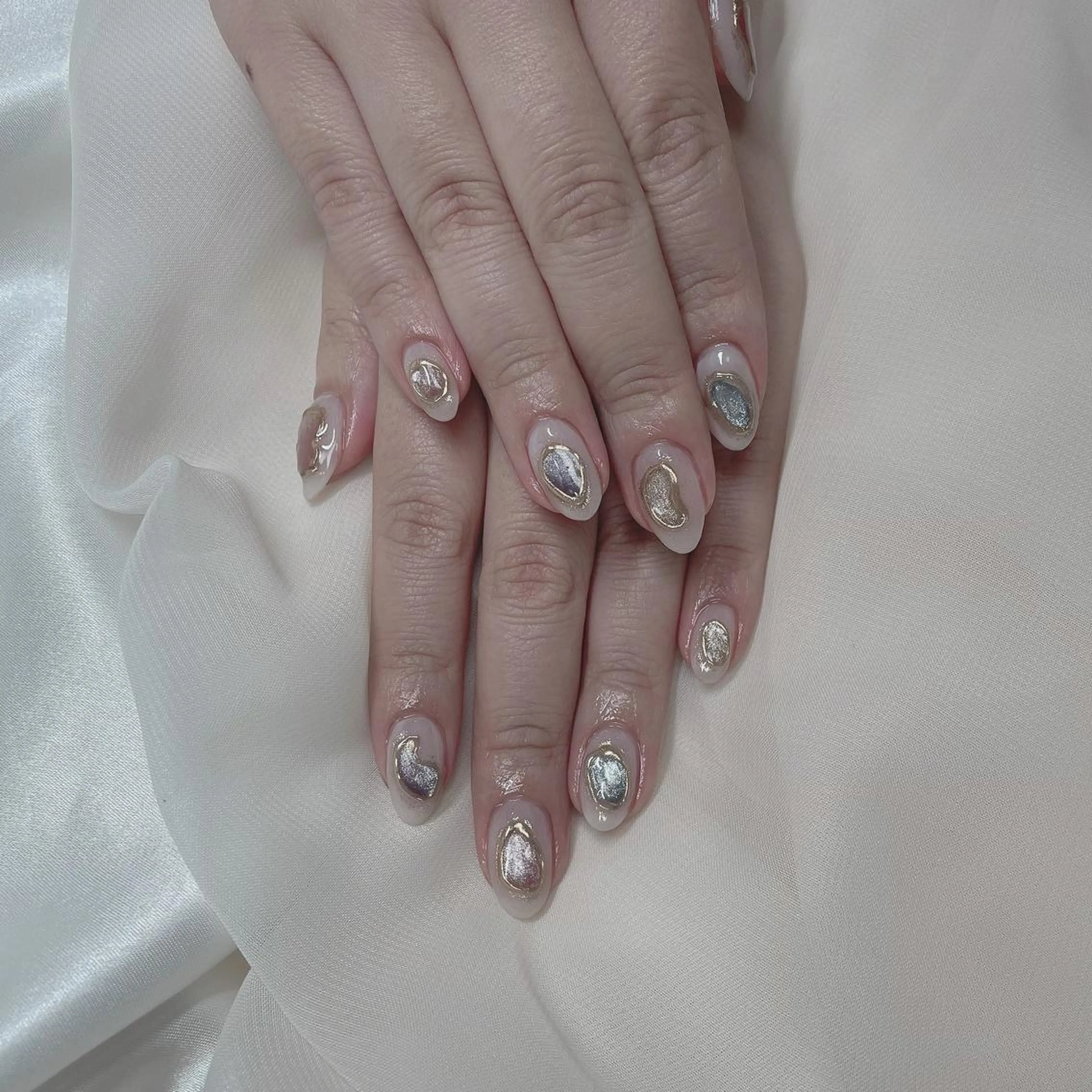 カラー ネイル マグネットネイル ミラーネイル 𓂃🦢Aurora Swan🌙𓂃のネイルデザイン