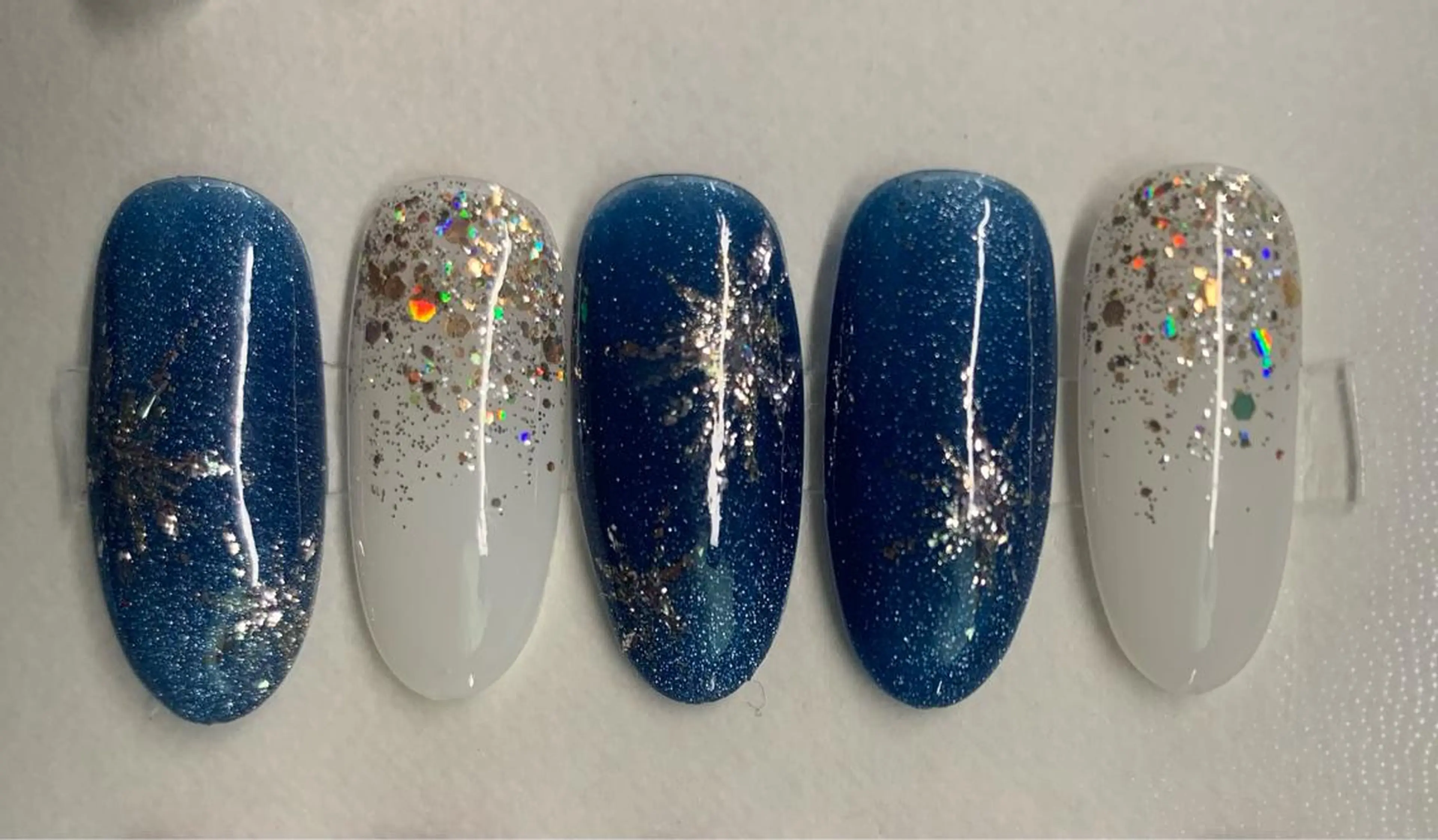 ネイル ブルー キラキラネイル ラメ(グリッター) ハンドネイル ハンドケア Kira Nailのネイルデザイン