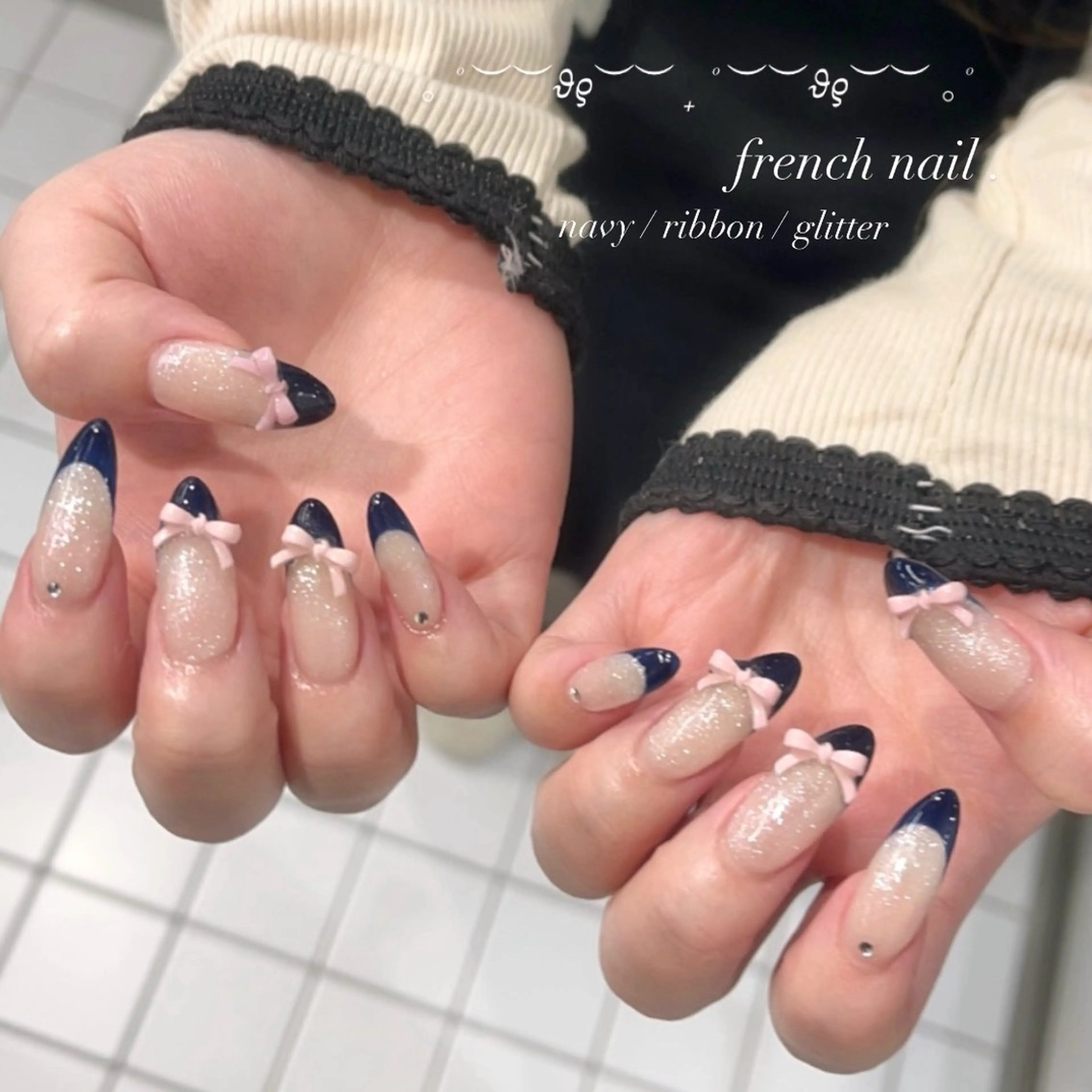 ネイル フレンチネイル キラキラネイル ロングネイル ネイビー リボン ハンドネイル eight nail 春菜のネイルデザイン