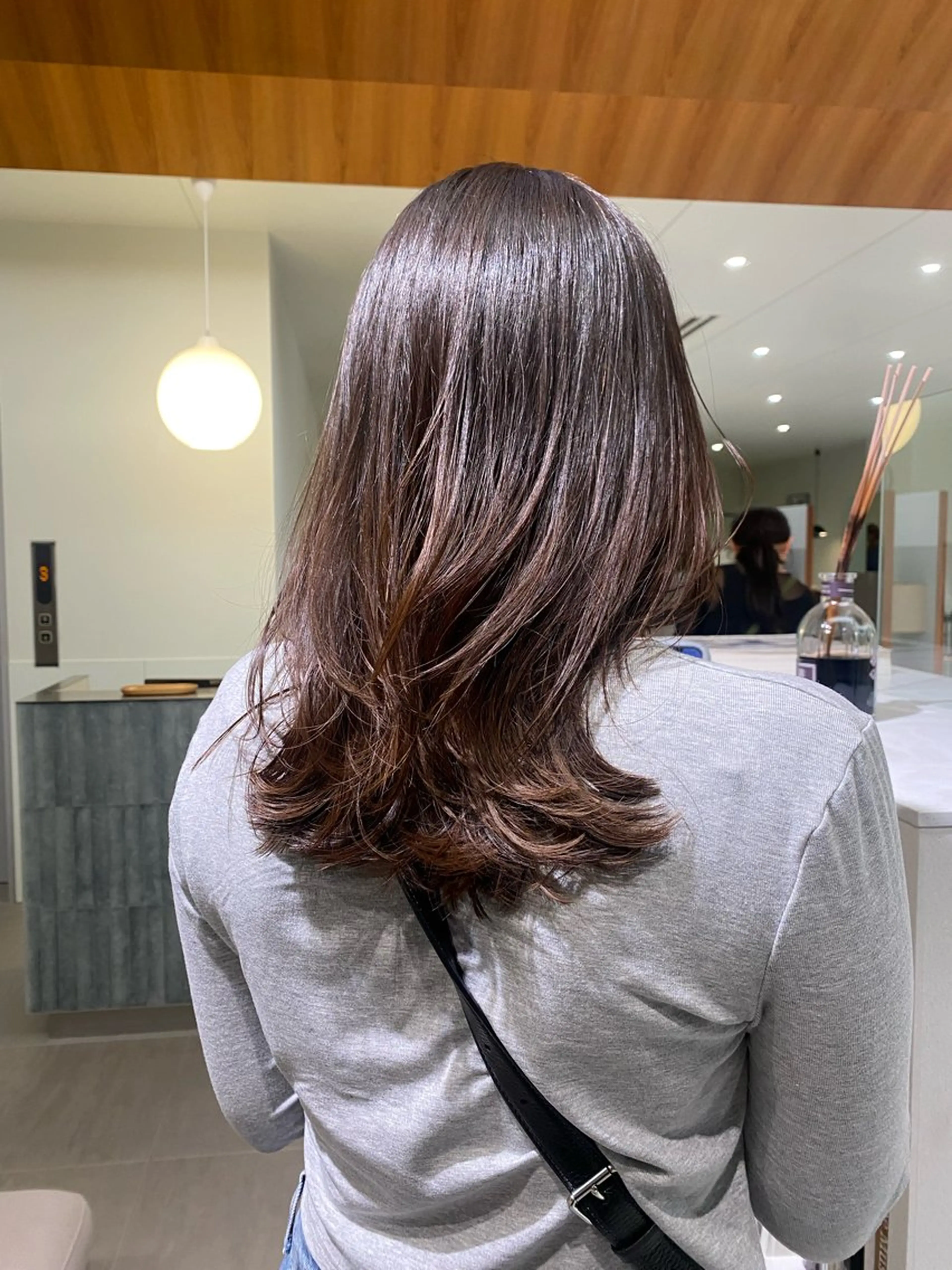 ミディアム レイヤーカット 🎀透明感× 暖色カラーつな🎀のヘアスタイル