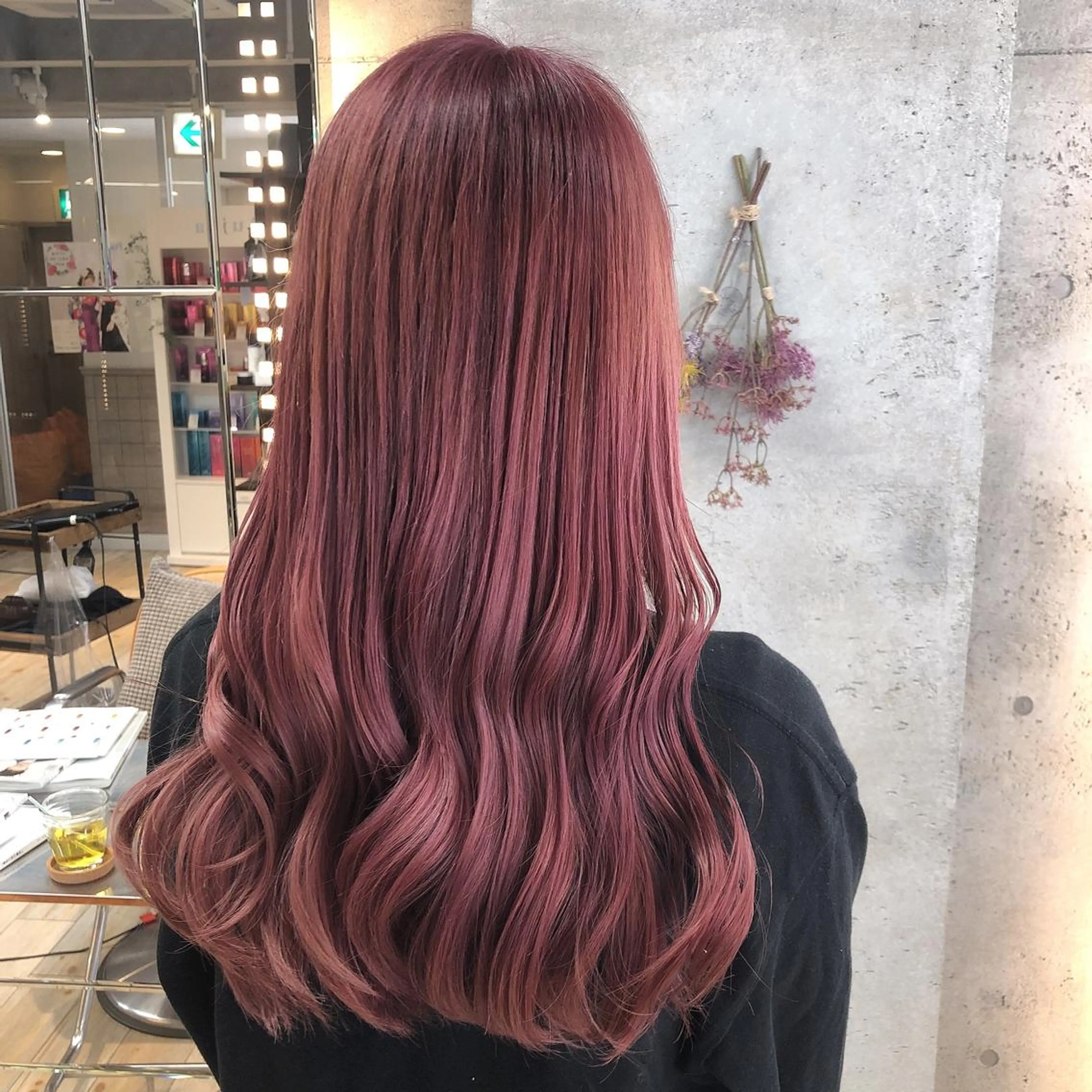 ロング カラー ピンクカラー wakana 【ブリーチカラー】のヘアスタイル