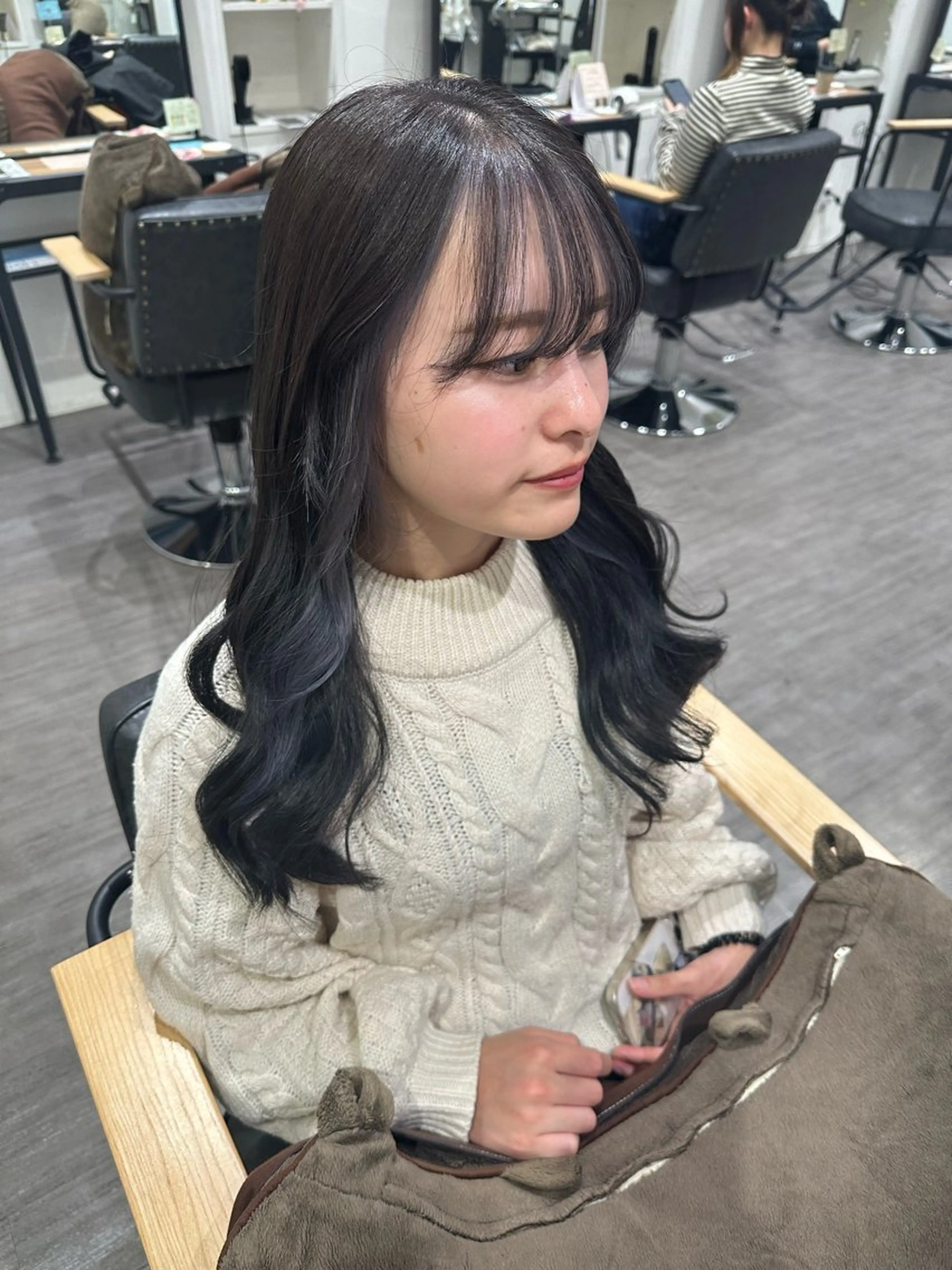 セミロング カラー アッシュ ホワイトアッシュ ヘアカラー トリートメント 艶髪レイヤー上田 紗也🇰🇷💗のヘアスタイル