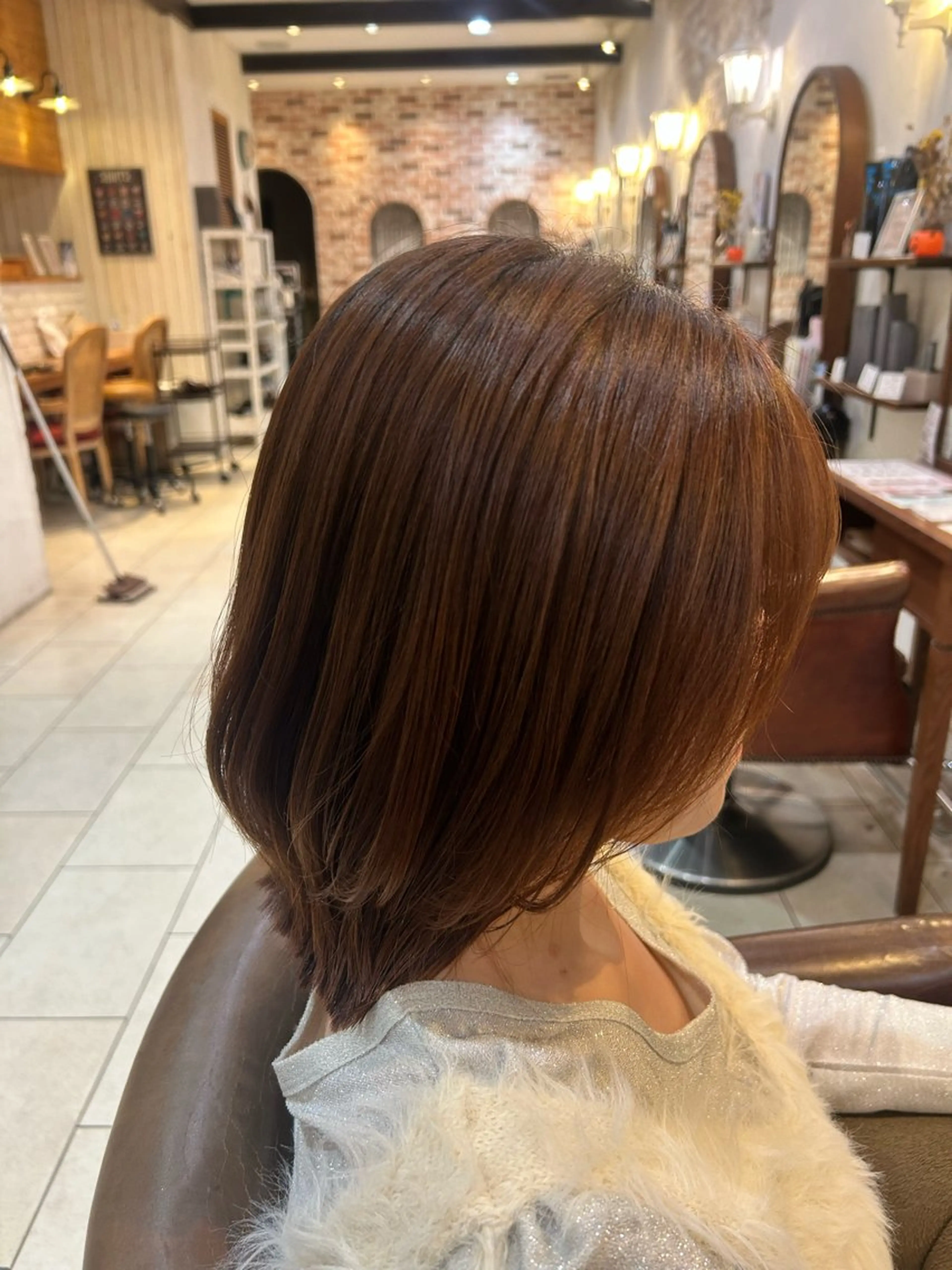 ミディアム ミディアムレイヤー レイヤーカット 岩浪 志歩のヘアスタイル