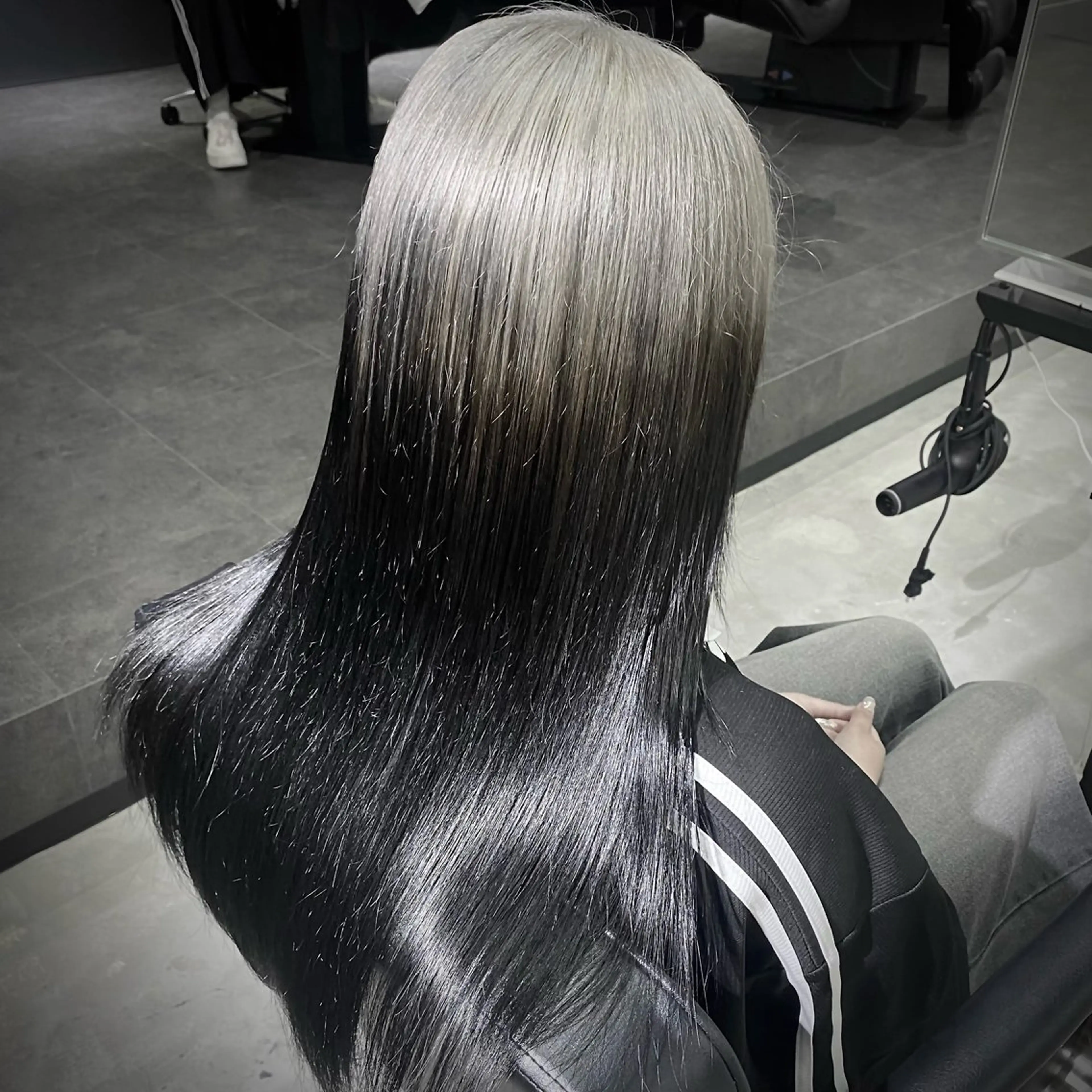 ロング カラー ★デザインカラー ハイトーン ももか★のヘアスタイル