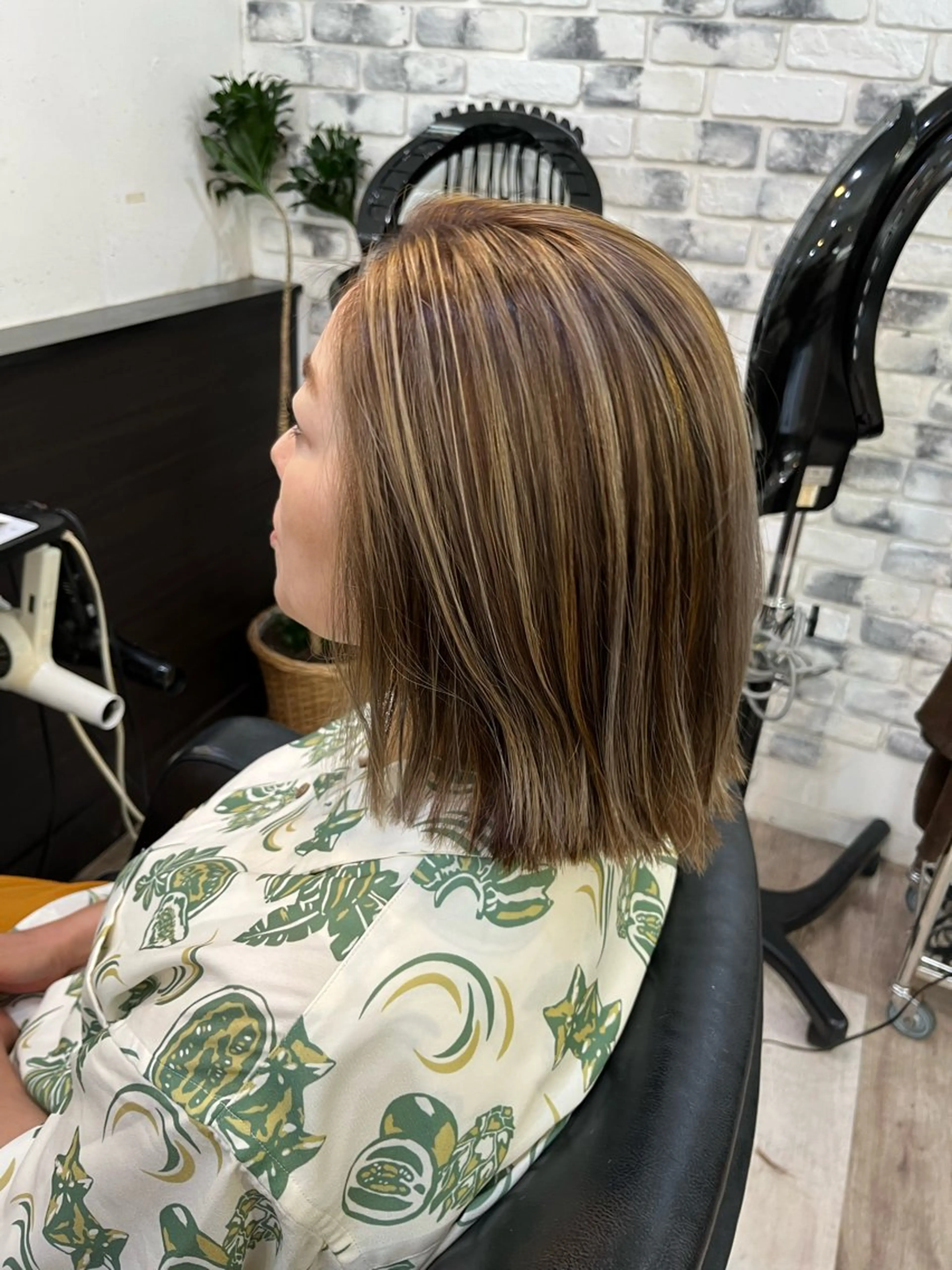 ミディアム ハイライト 正分 真美のヘアスタイル