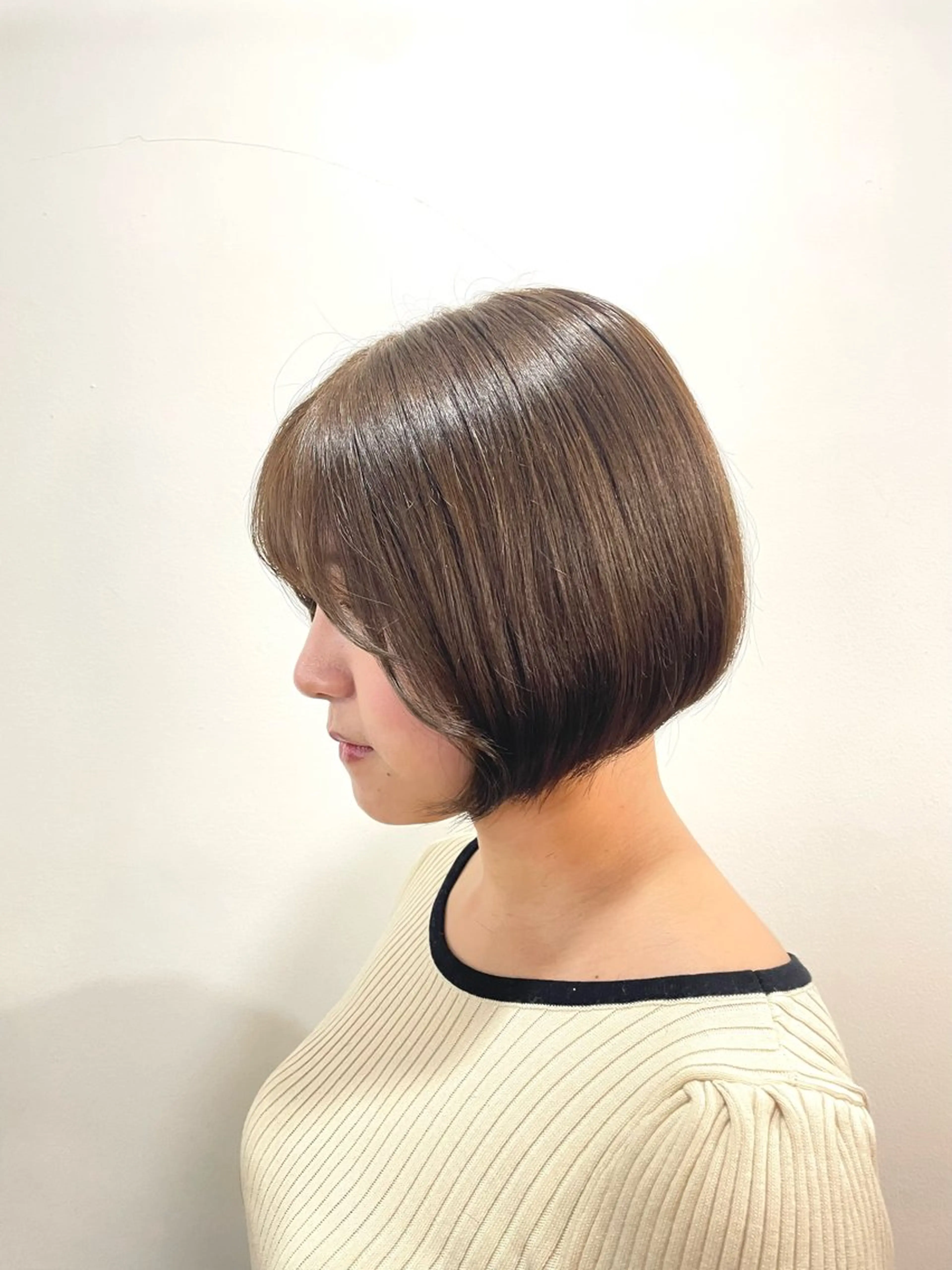 ショート カラー ショートボブ ベージュカラー ブリーチ 透明感カラー ブリーチなしカラー カット ヘアカラー mopa_kaede ナチュラル/レイヤーのヘアスタイル