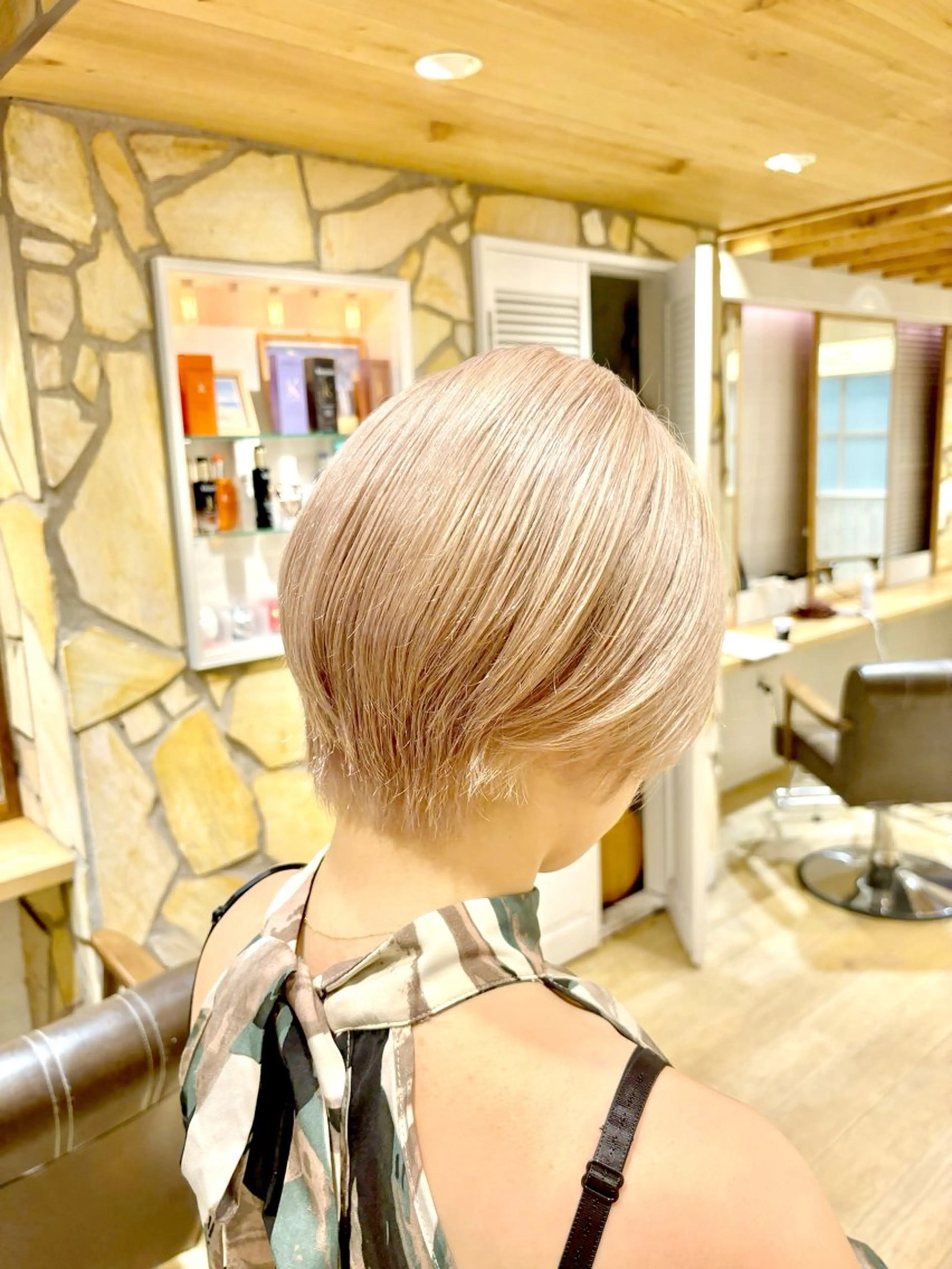 ショート カラー カット ヘアカラー トリートメント EIGHT新宿 新井彩斗のヘアスタイル