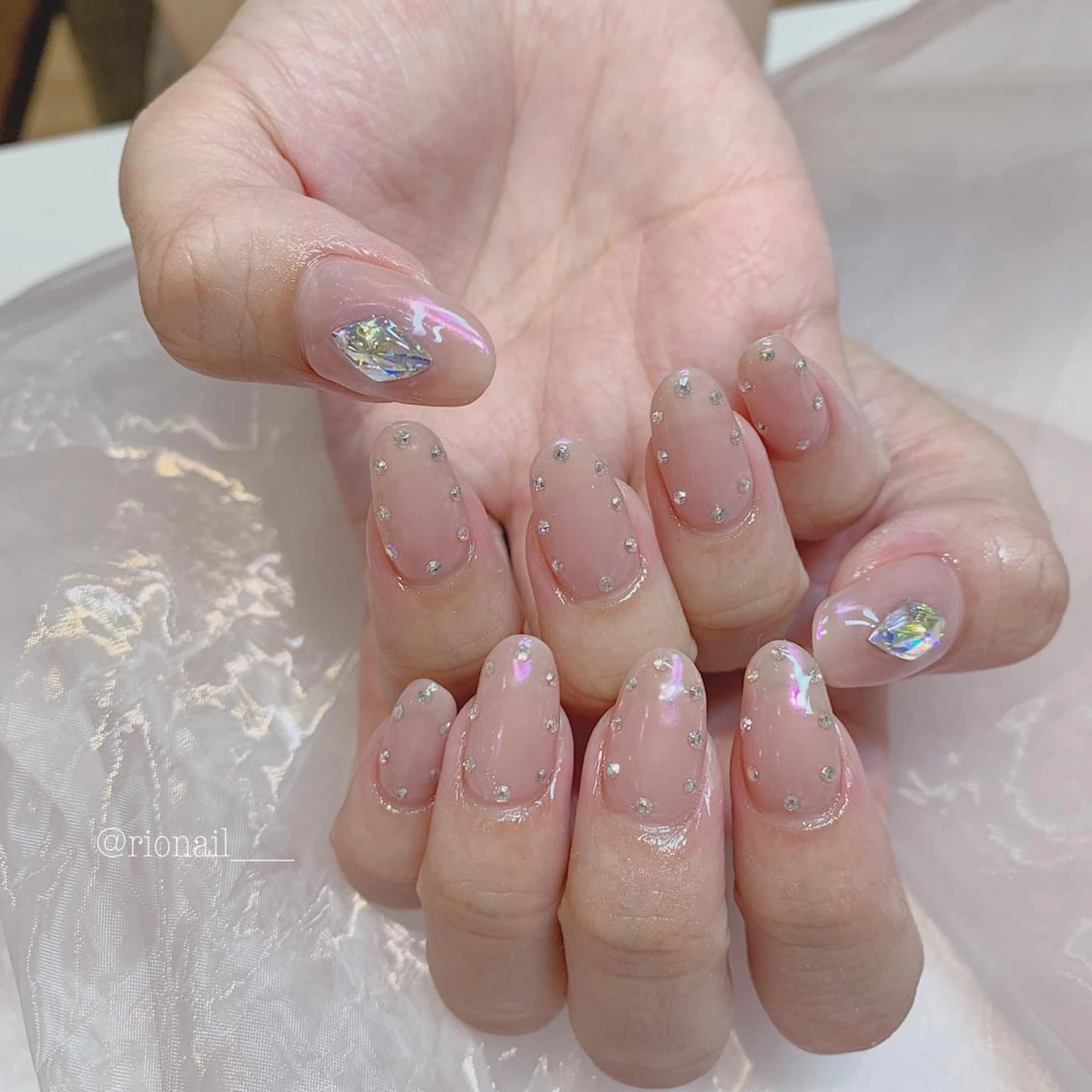 ネイル アートネイル 𝘙𝘪𝘰𝘯𝘢 ...🕯🤍のネイルデザイン