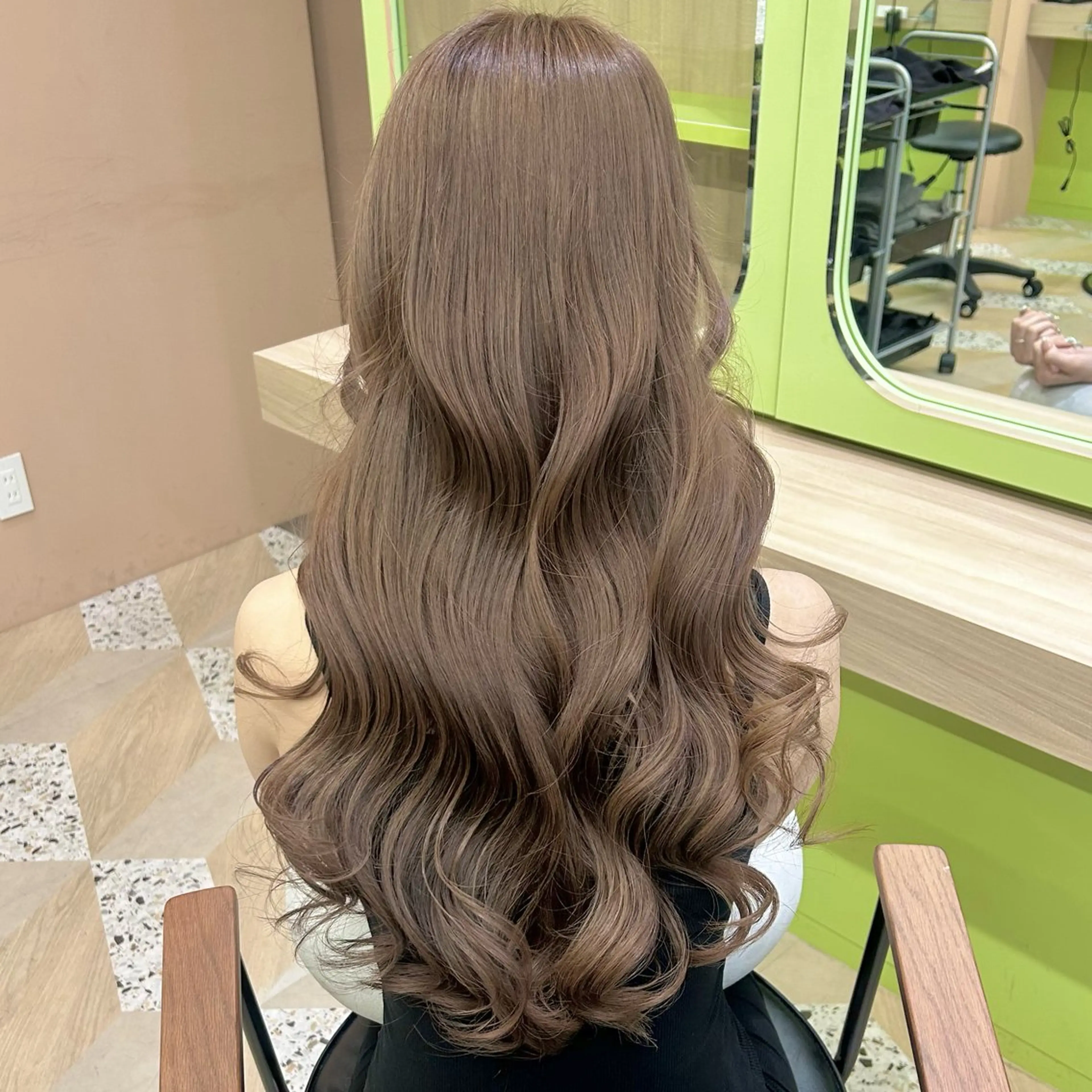 ロング カラー ベージュカラー ブリーチ ブラウンカラー ショコラベージュ 透明感カラー カット ヘアカラー トリートメント ブリーチなしベージュ /ヘアセット/ミユのヘアスタイル