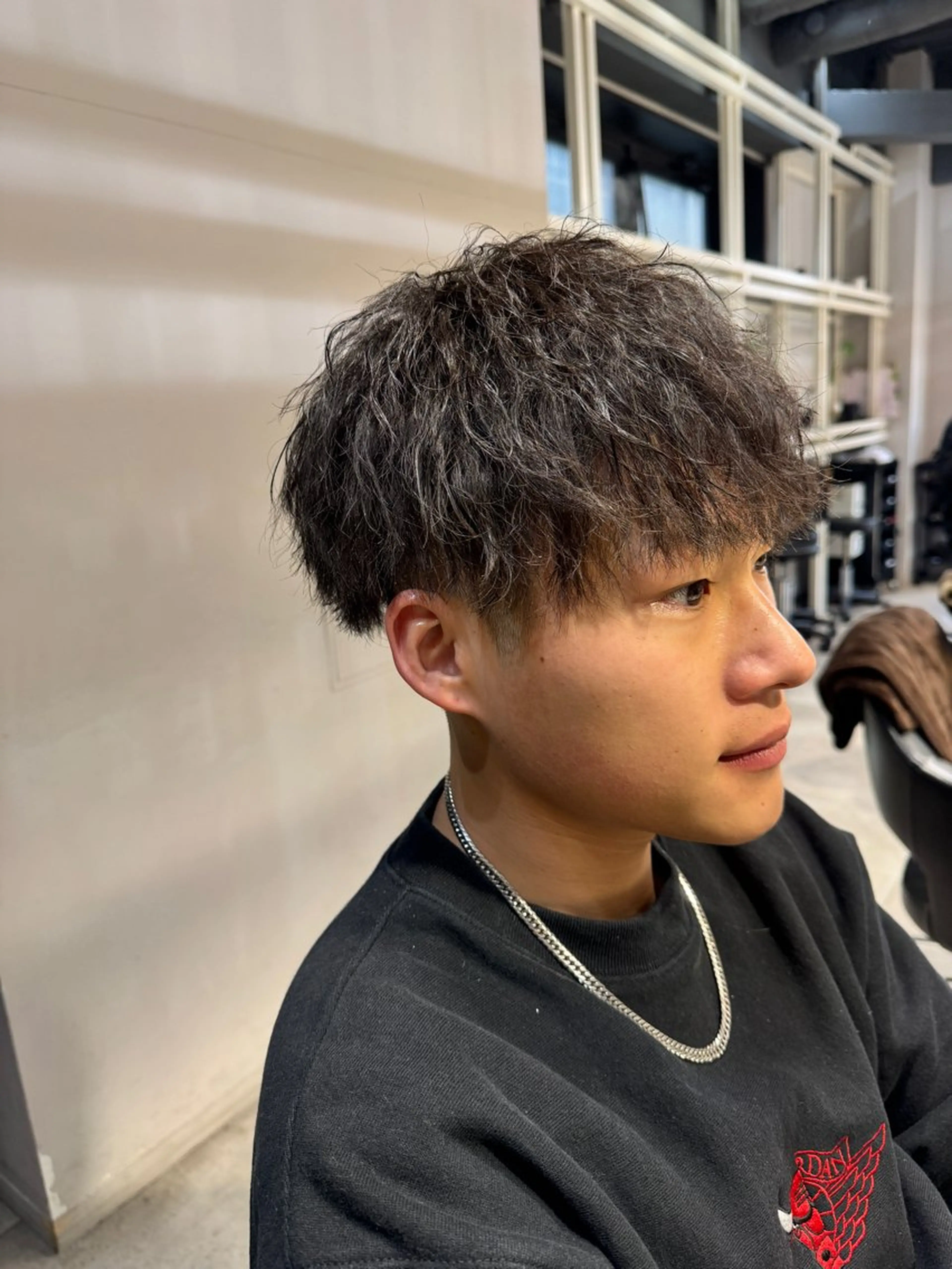 ミディアム パーマ メンズ カット パーマ トリートメント 似合う髪型が 分からない方へのヘアスタイル