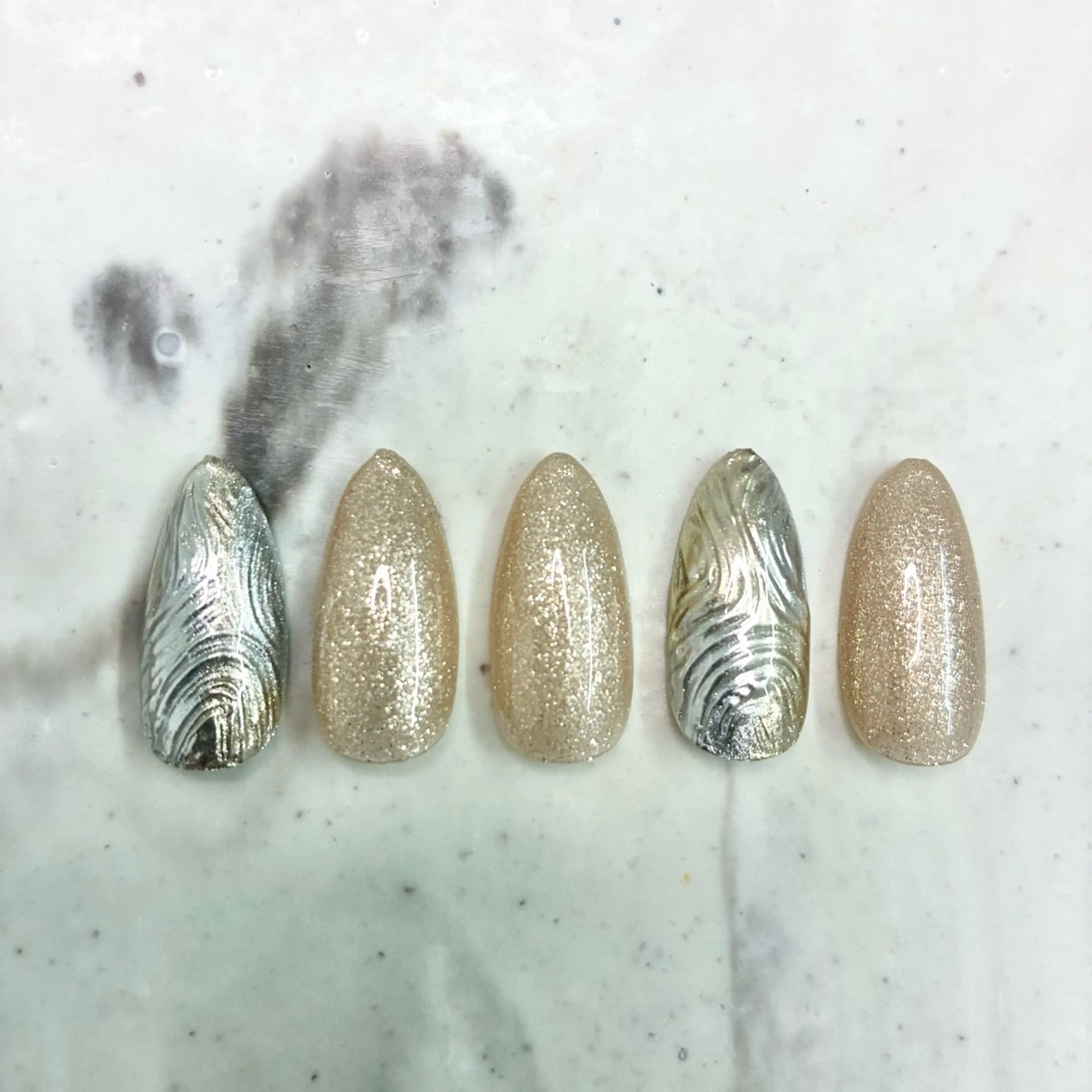 ネイル Tess +のネイルデザイン