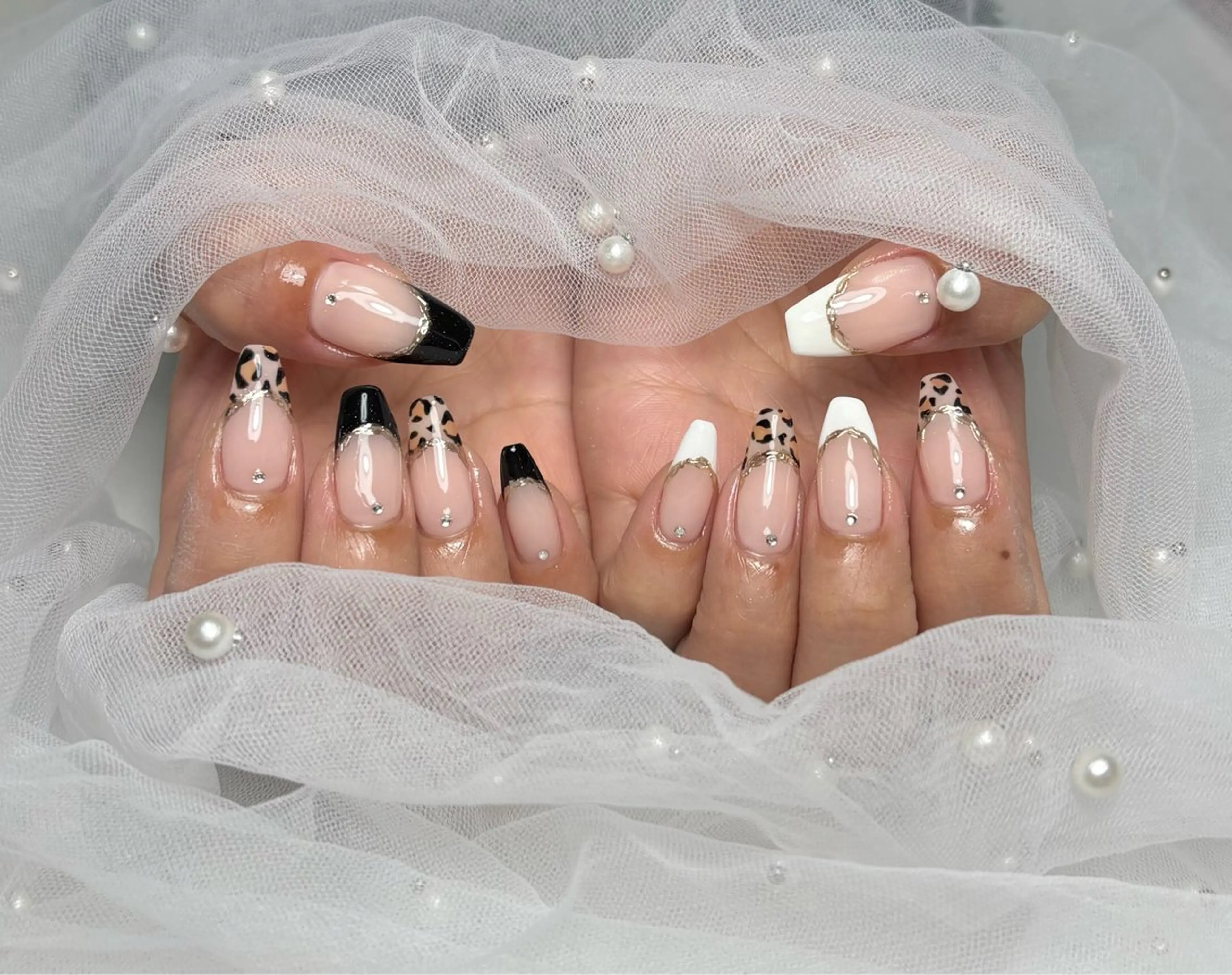 ネイル アニマル柄 フレンチネイル ハンドネイル 🦋 Rina🦋のネイルデザイン