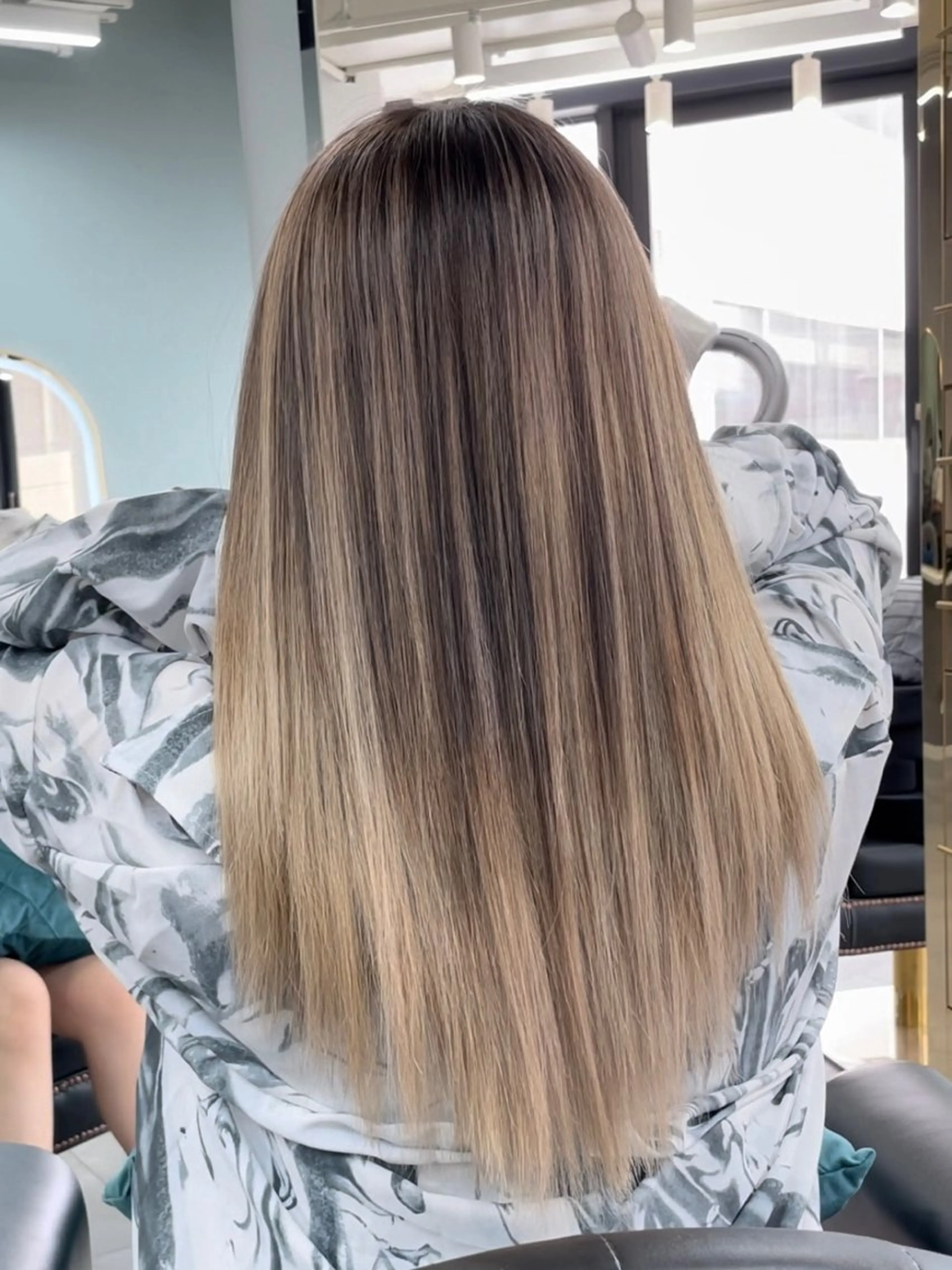 セミロング senjyu GINZA所属・バレイヤージュ/ハイ ライト/庄司鉄平のヘアスタイル