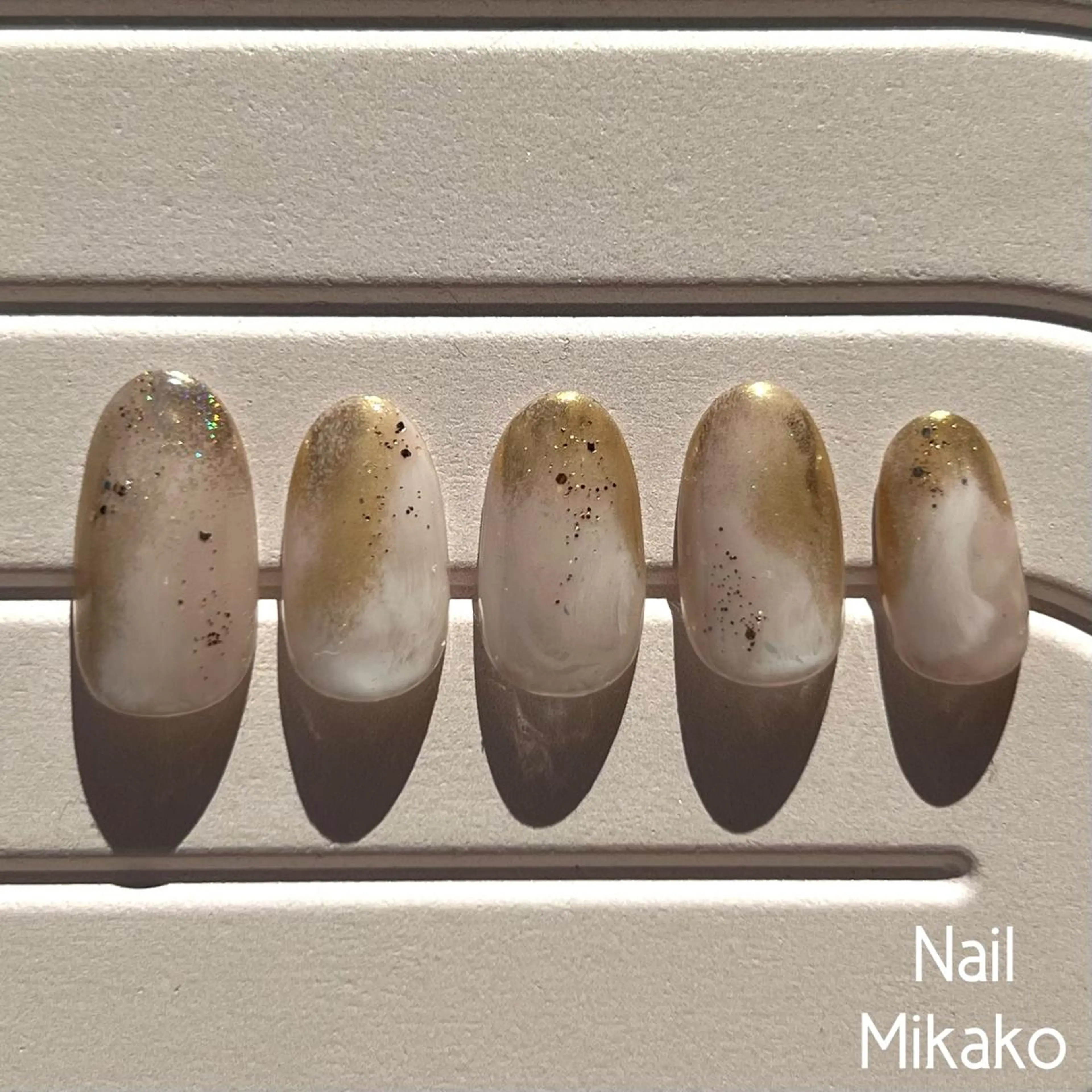 ネイル ゴールド ミラーネイル ニュアンスネイル 春ネイル Nail Mikakoのネイルデザイン