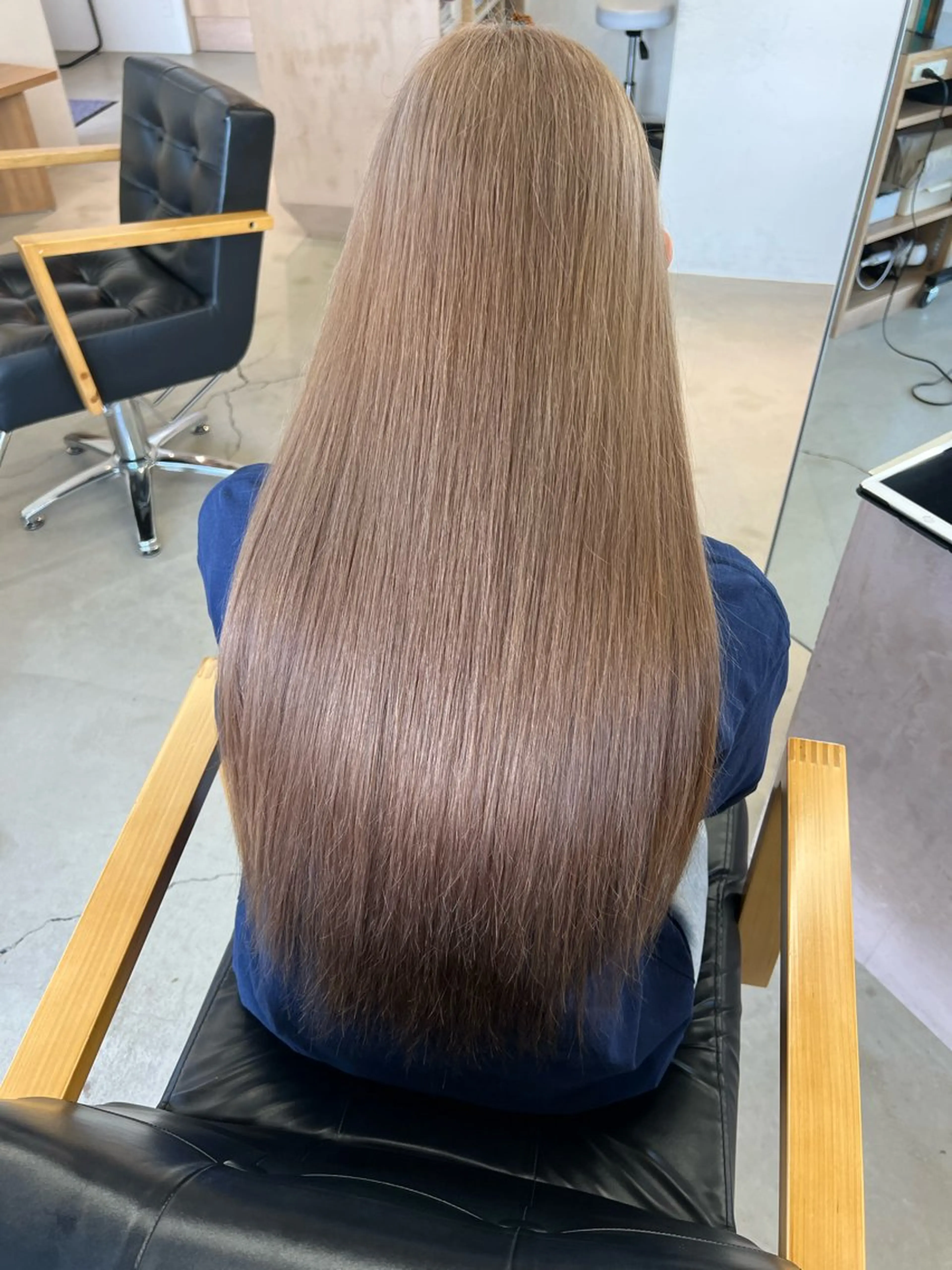 ロング ヘアカラー vince. moekoのヘアスタイル