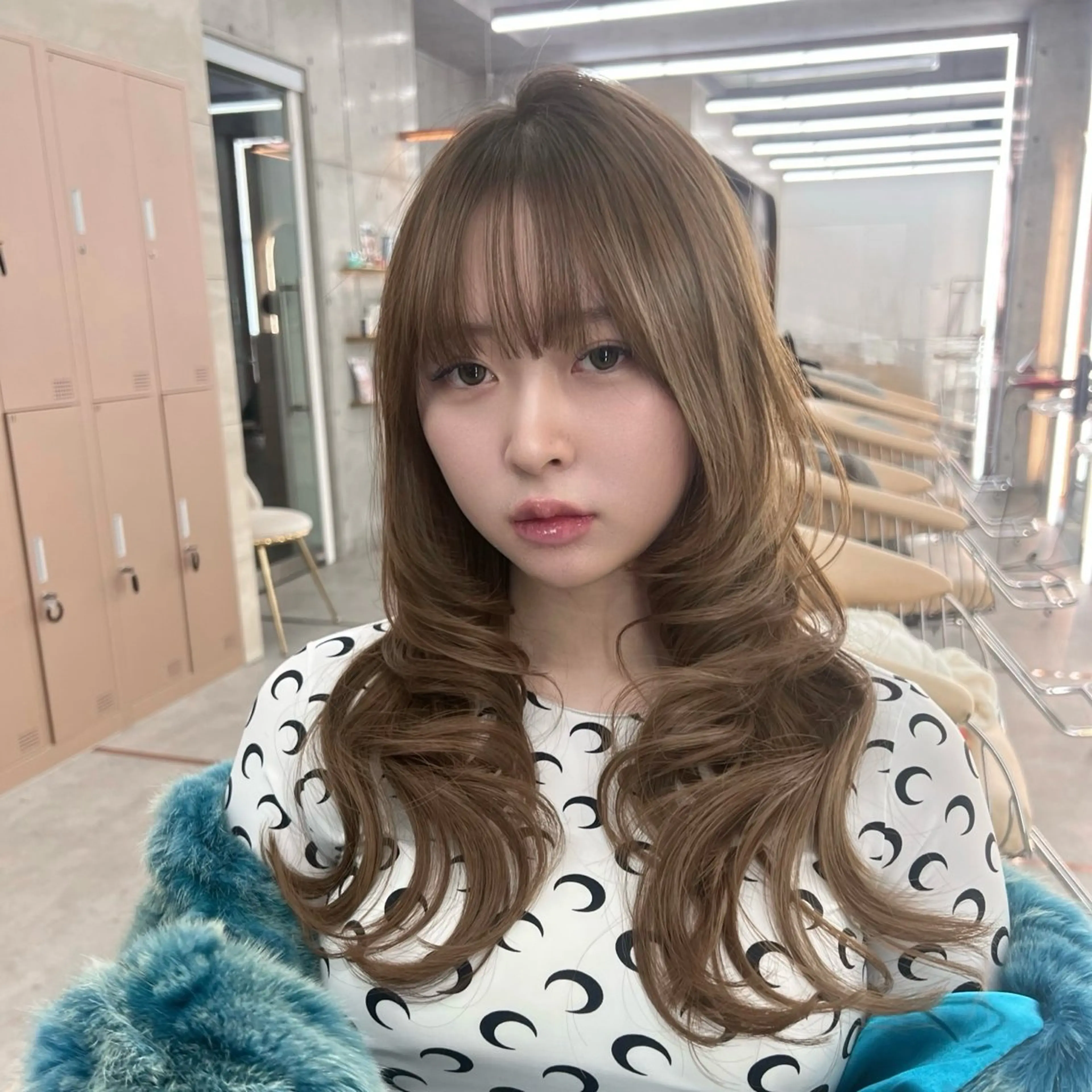 セミロング カラー 髪質改善|透明 感カラー🩵レイヤーのヘアスタイル