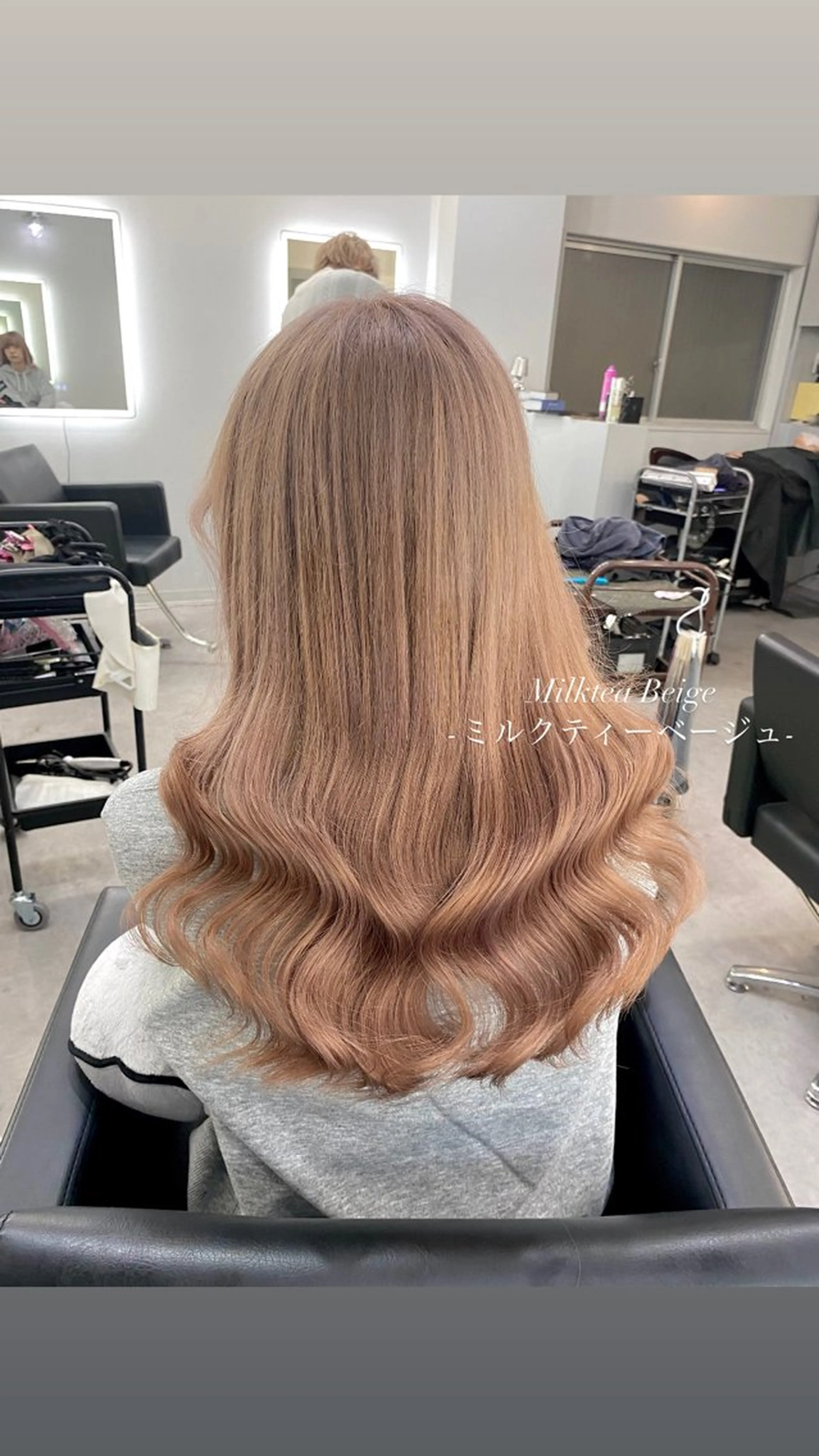 ロング カラー ベージュカラー ミルクティーベージュ 大阪ケアブリーチ/ ミルクティーベージュのヘアスタイル