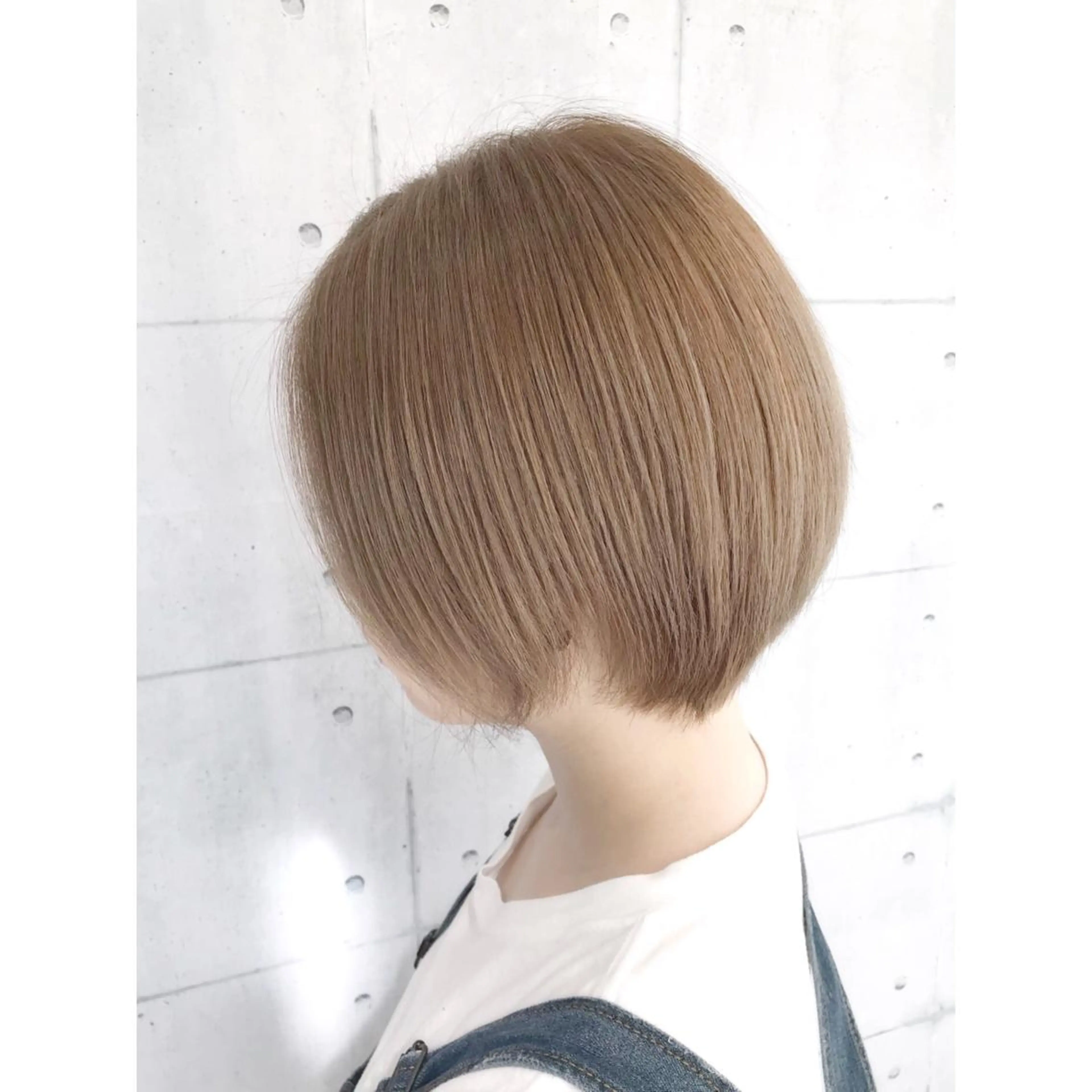 ショート カラー ベージュカラー ブリーチ 透明感カラー ハイトーンカラー イルミナカラー 高木 麻知子のヘアスタイル