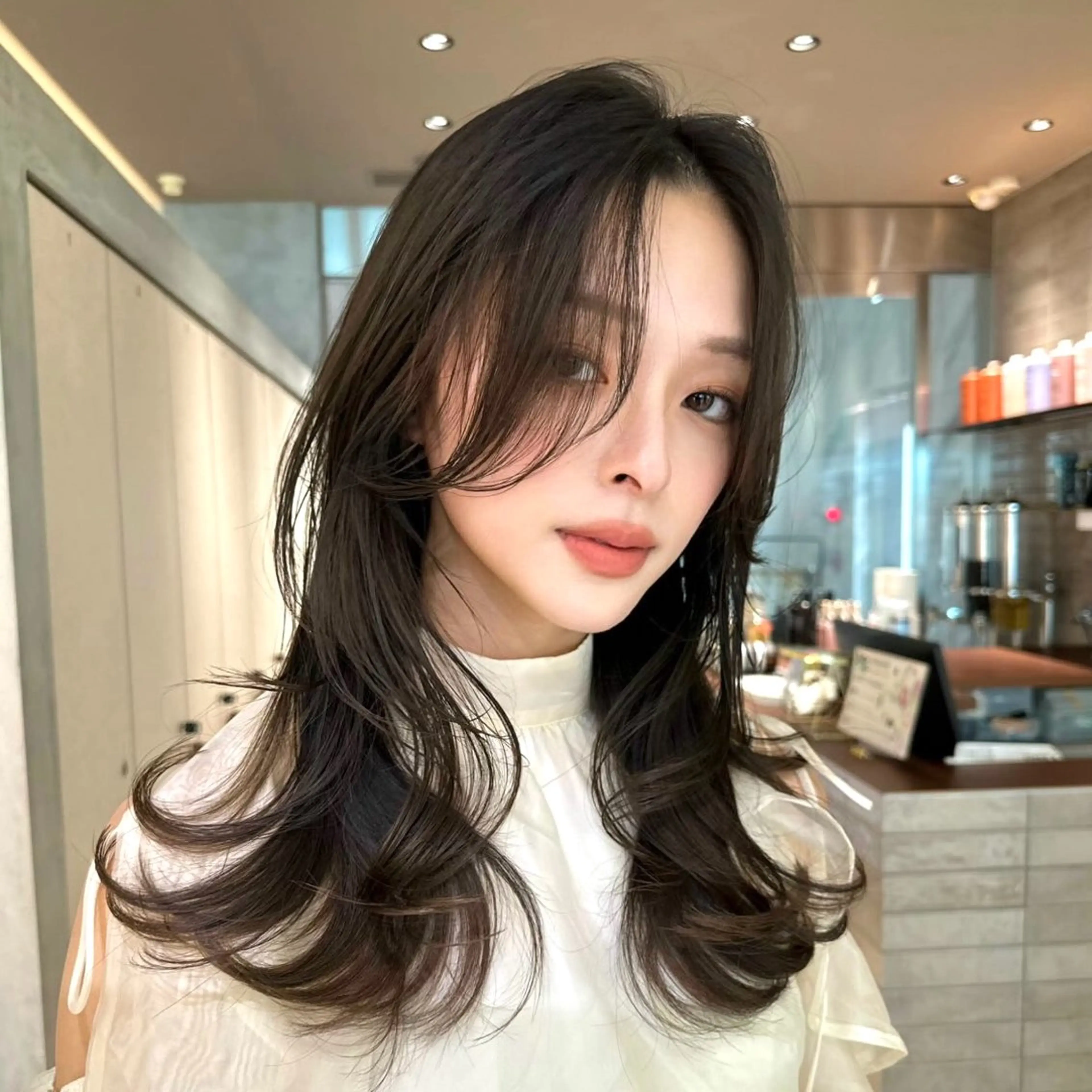 ミディアム カラー カット ヘアカラー トリートメント 髪質改善|透明 感カラー🩵レイヤーのヘアスタイル