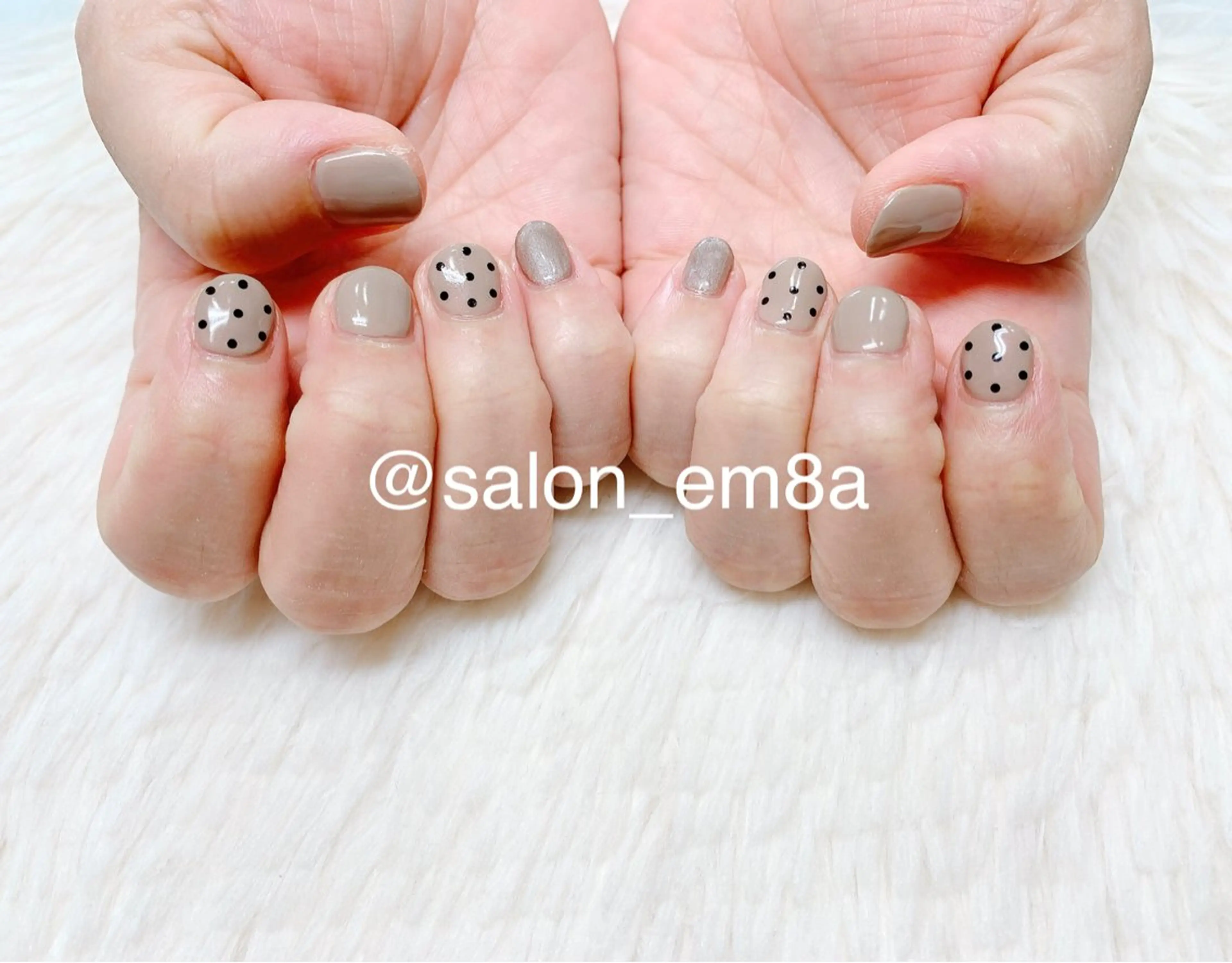 ネイル ドット ジェルネイル シンプルネイル ハンドネイル salon EM&A emiのネイルデザイン