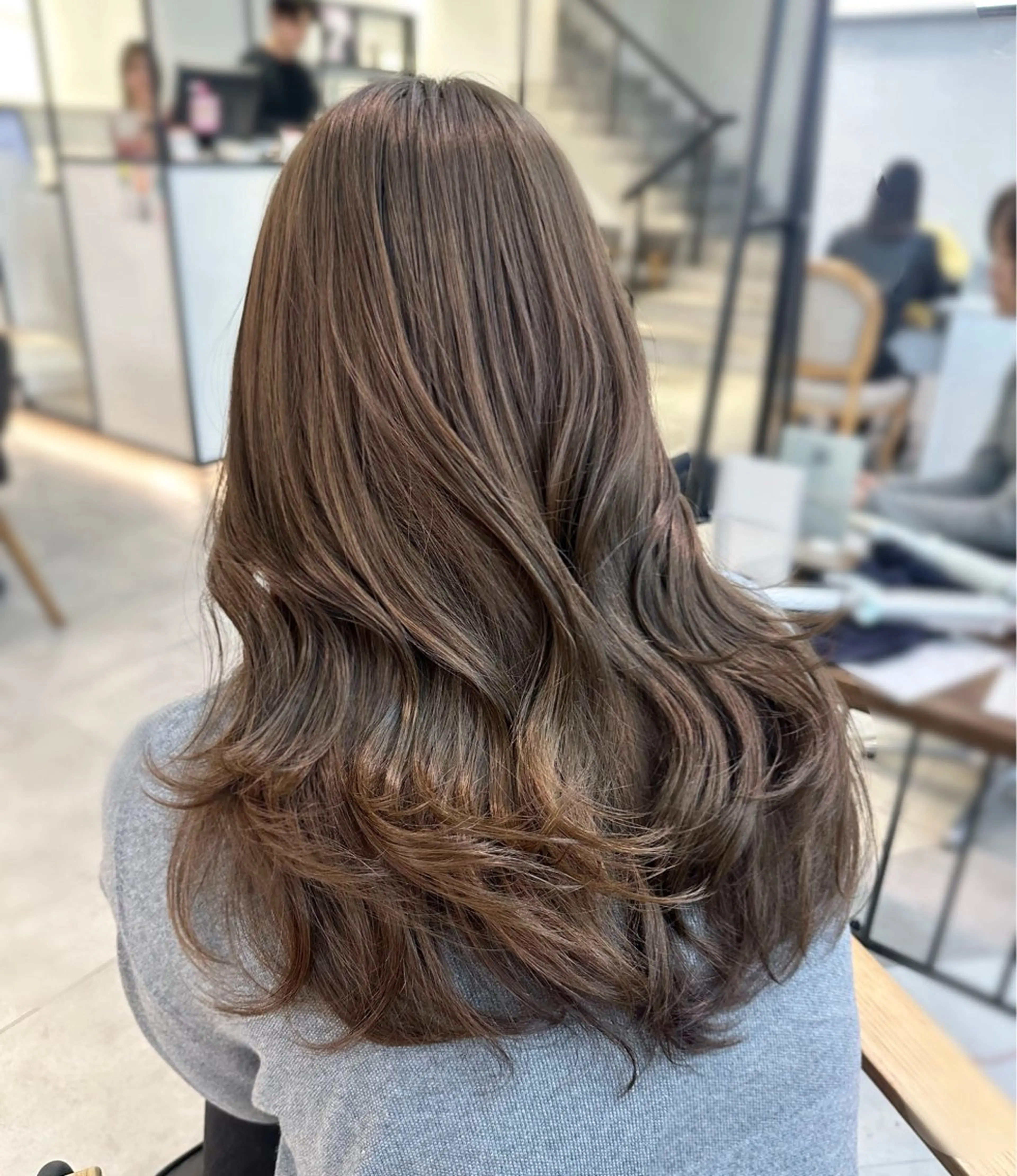 《大人気❗️》【✨ブリーチ無しダブルカラー✨】低ダメージで柔らかい質感ヘアに🇰🇷 ✨の写真