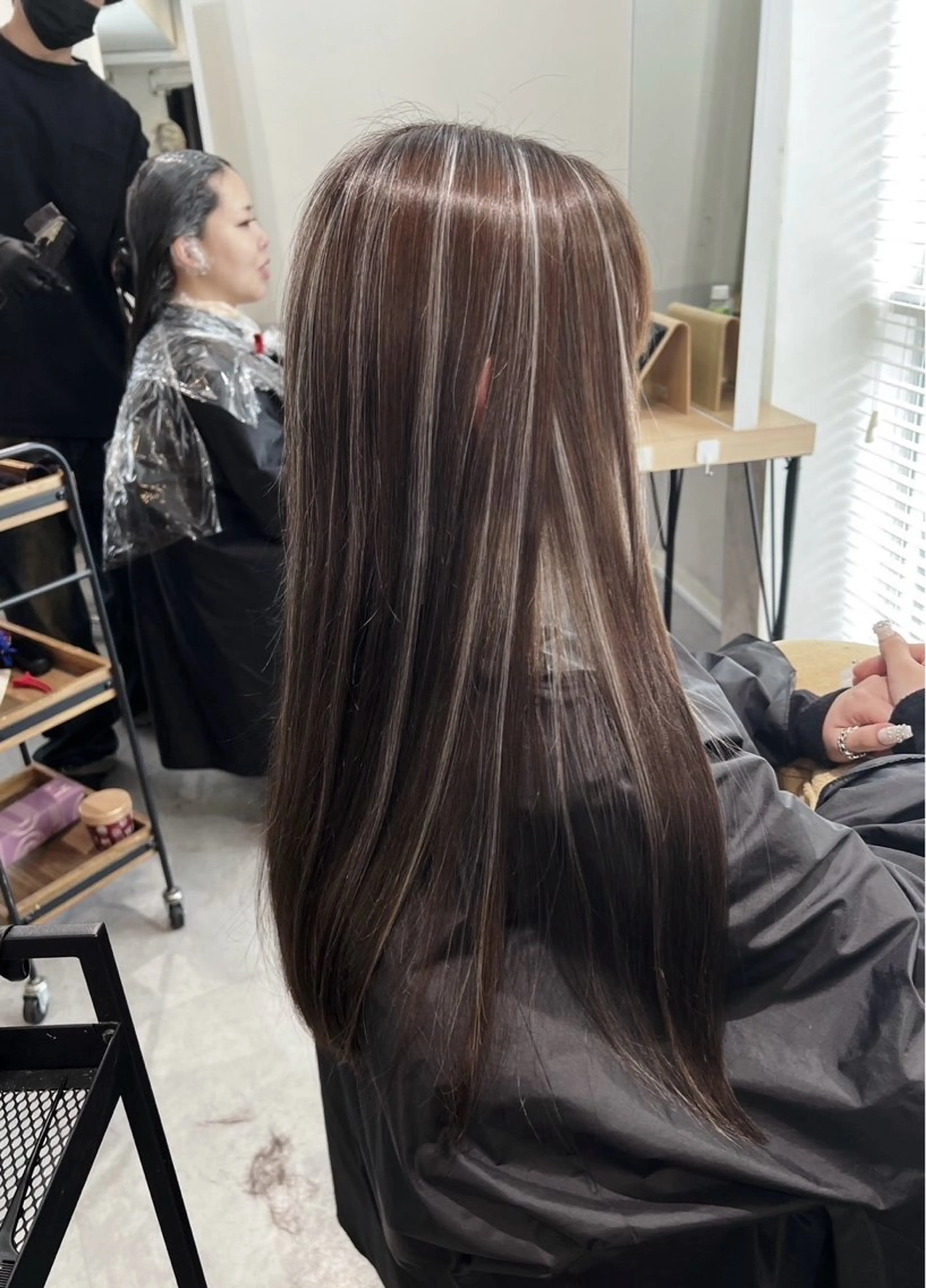 ロング カラー グレージュ ハイライトカラー ハイライト ヘアカラー トリートメント 指名数No.1 /NAOYAのヘアスタイル